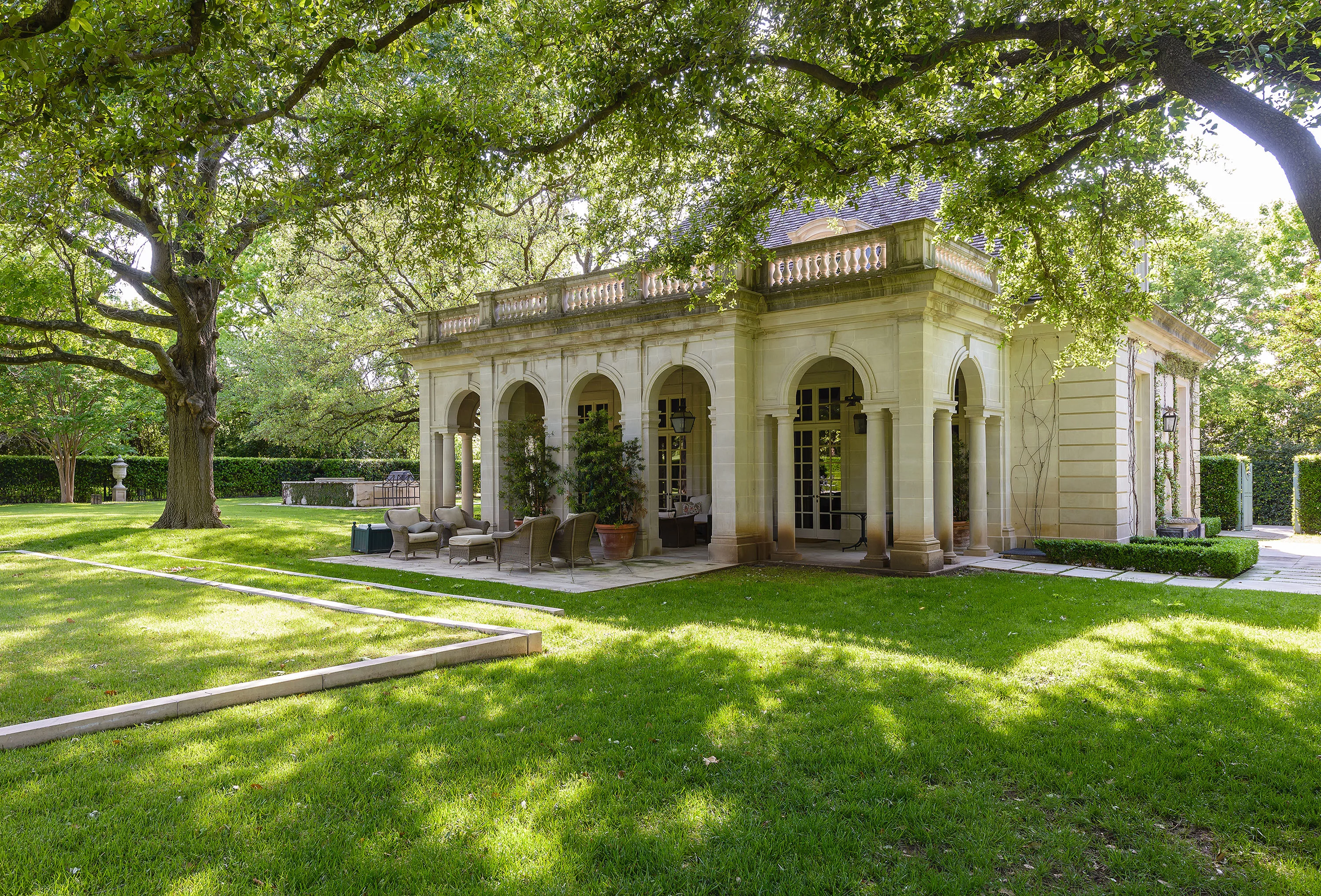10000 Hollow Way Road, Dallas, Texas 75229 - walnut-place-dallas-texas25_yiylul