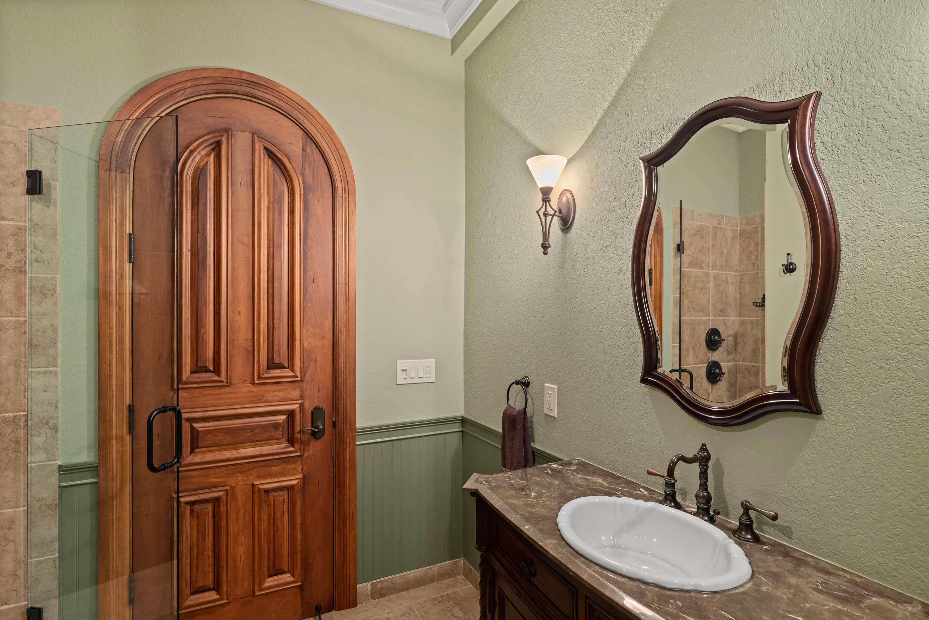 1924 Lincoln Drive, Sarasota, Florida 34236 - 23_-_1924_LNCOLN_RD_HR_ADJ_050_d5rzhl