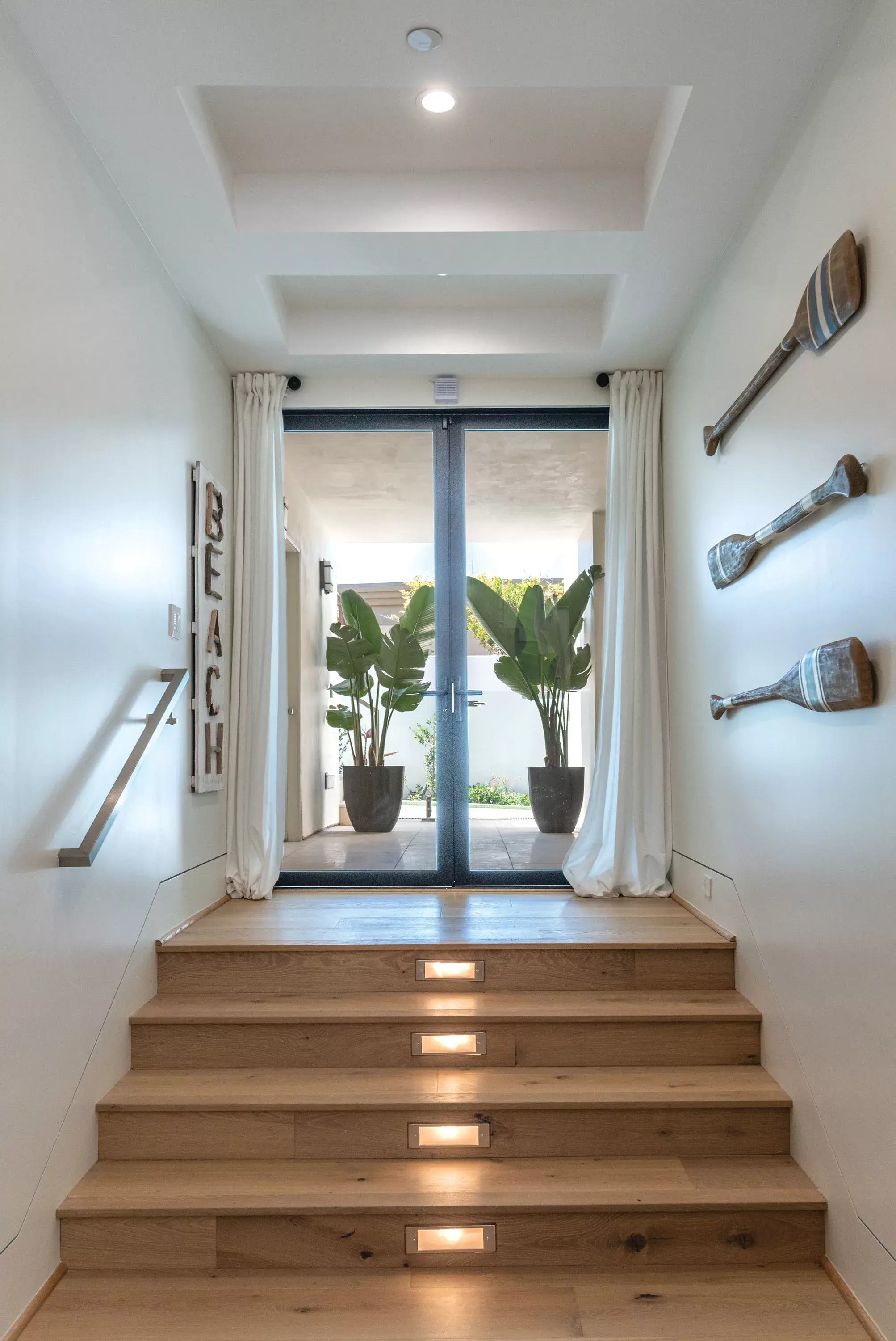 121 Milford Drive, Newport Beach, California 92625 - 121_milford_drive_03_sfn00w
