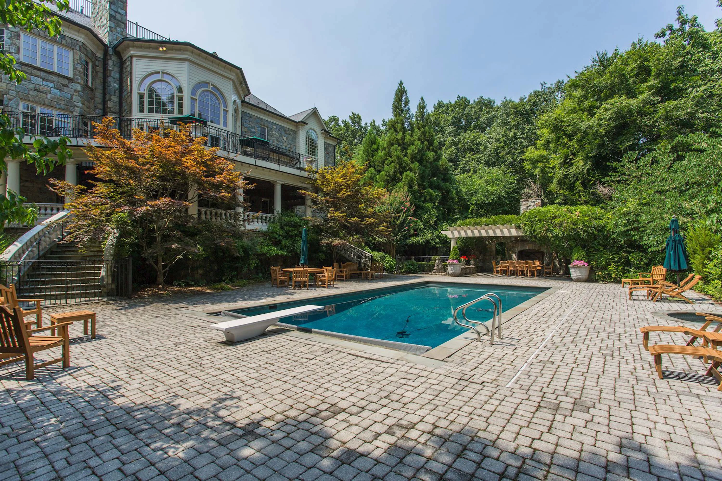 7984 Georgetown Pike, Near Washington D.C., Virginia 22102 - 7984-georgetown-pike-mclean-virginia51_msvoyd