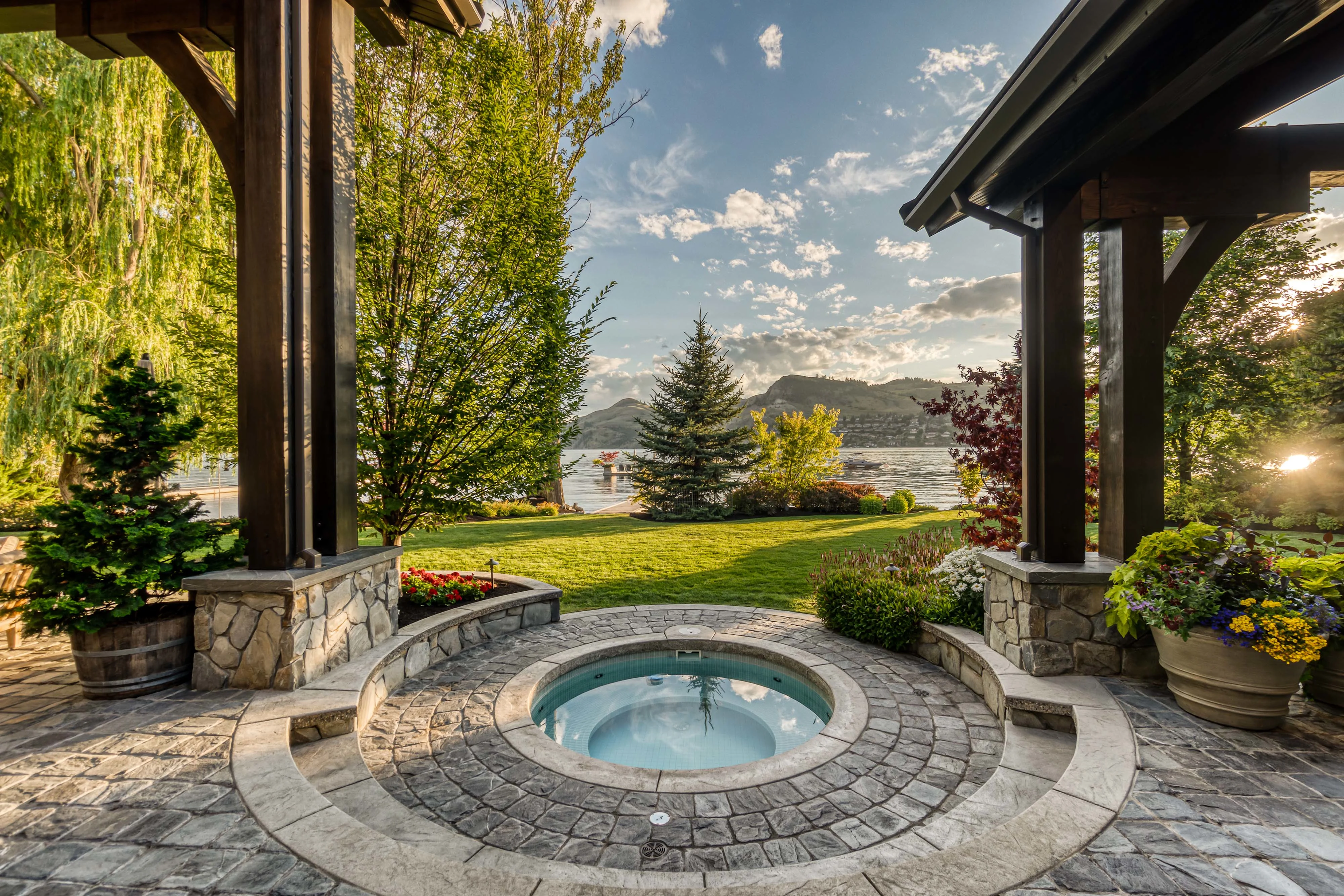 8200 Kalavista Drive, Kalamalka Lake, British Columbia V1B 1K3, Canada - 8200-kalavista-drive-kalamalka-lake-british-columbia_53_xgdm7l