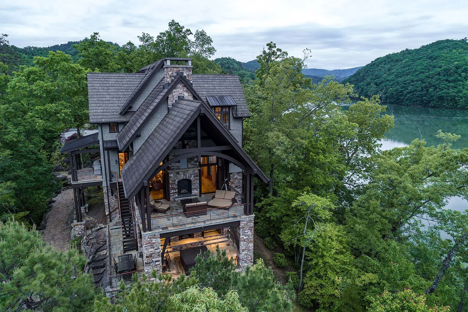 410 Lakewood Drive, Smoky Mountains, North Carolina 28713 - 410-lakewood-drive-bryson-city-north-carolina03_fmwijb
