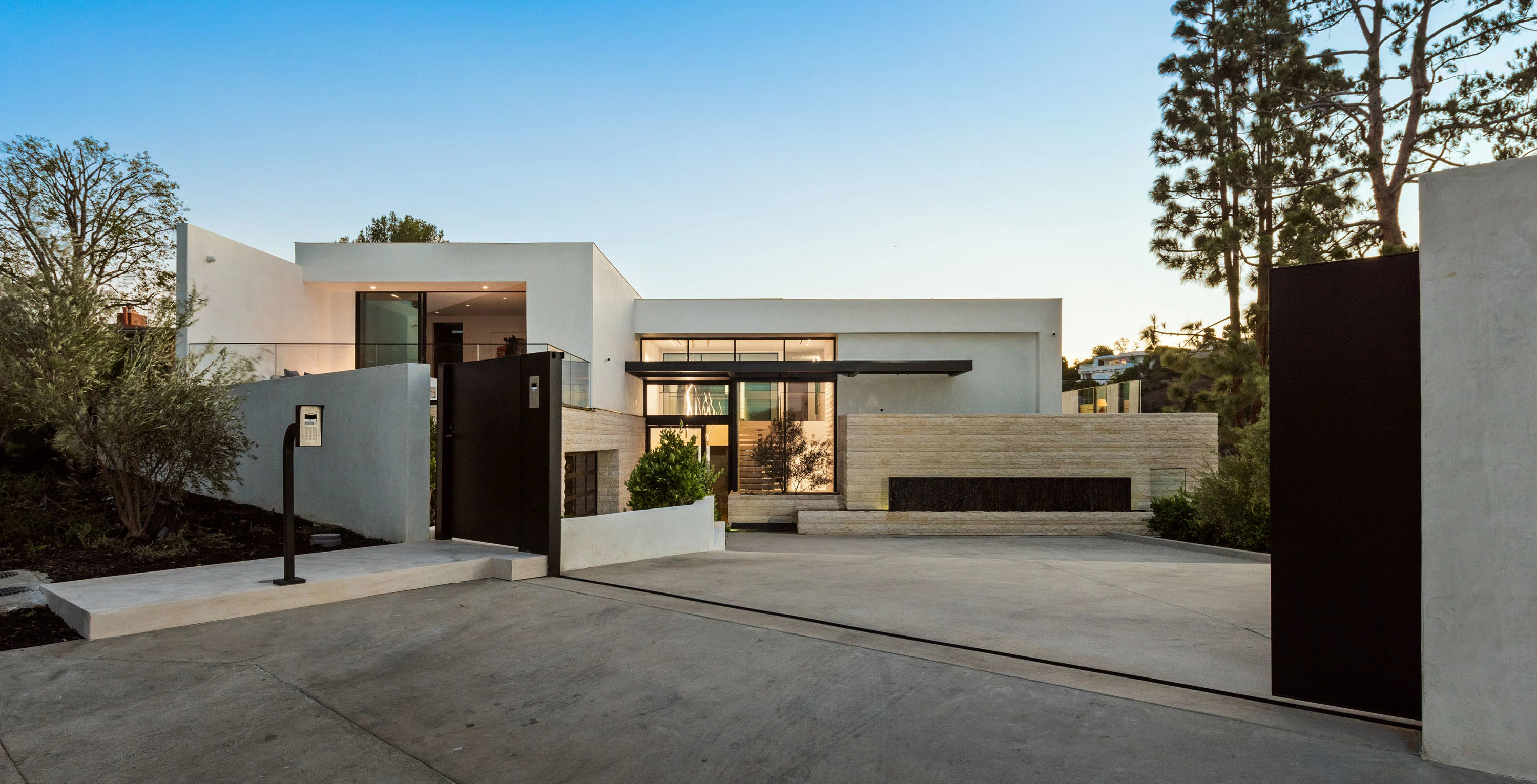 1035 Stradella Road, Bel Air, California 90077 | Concierge Auctions