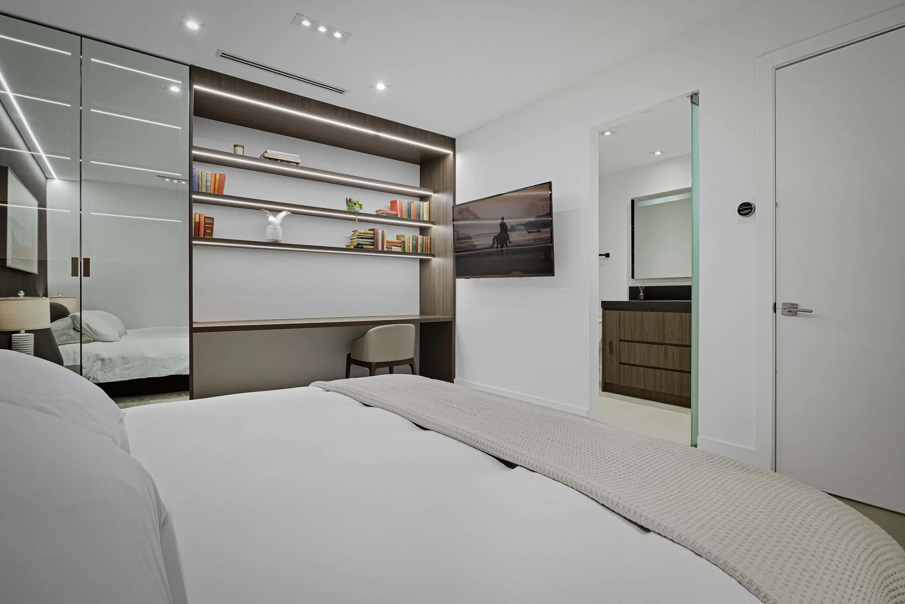19 2301 Collins Ave Apt 1634 - Luxury Real Estate - Concierge Auctions