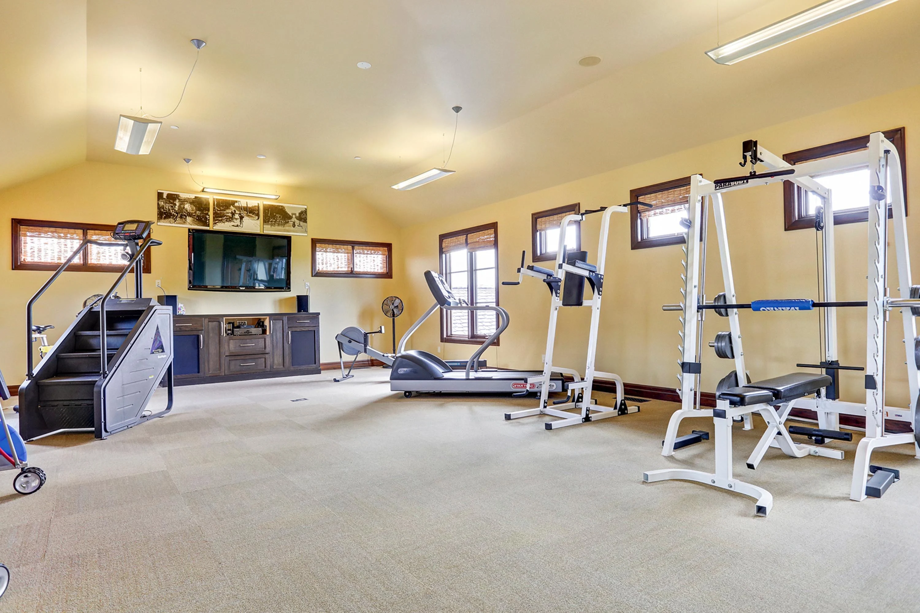 209 Pinnacle Ridge Place SW, Calgary, Alberta, Alberta T3Z 3N8, Canada - 209-pinnacle-ridge-place-rural-rocky-view-county-alberta-canada49_nnzirq