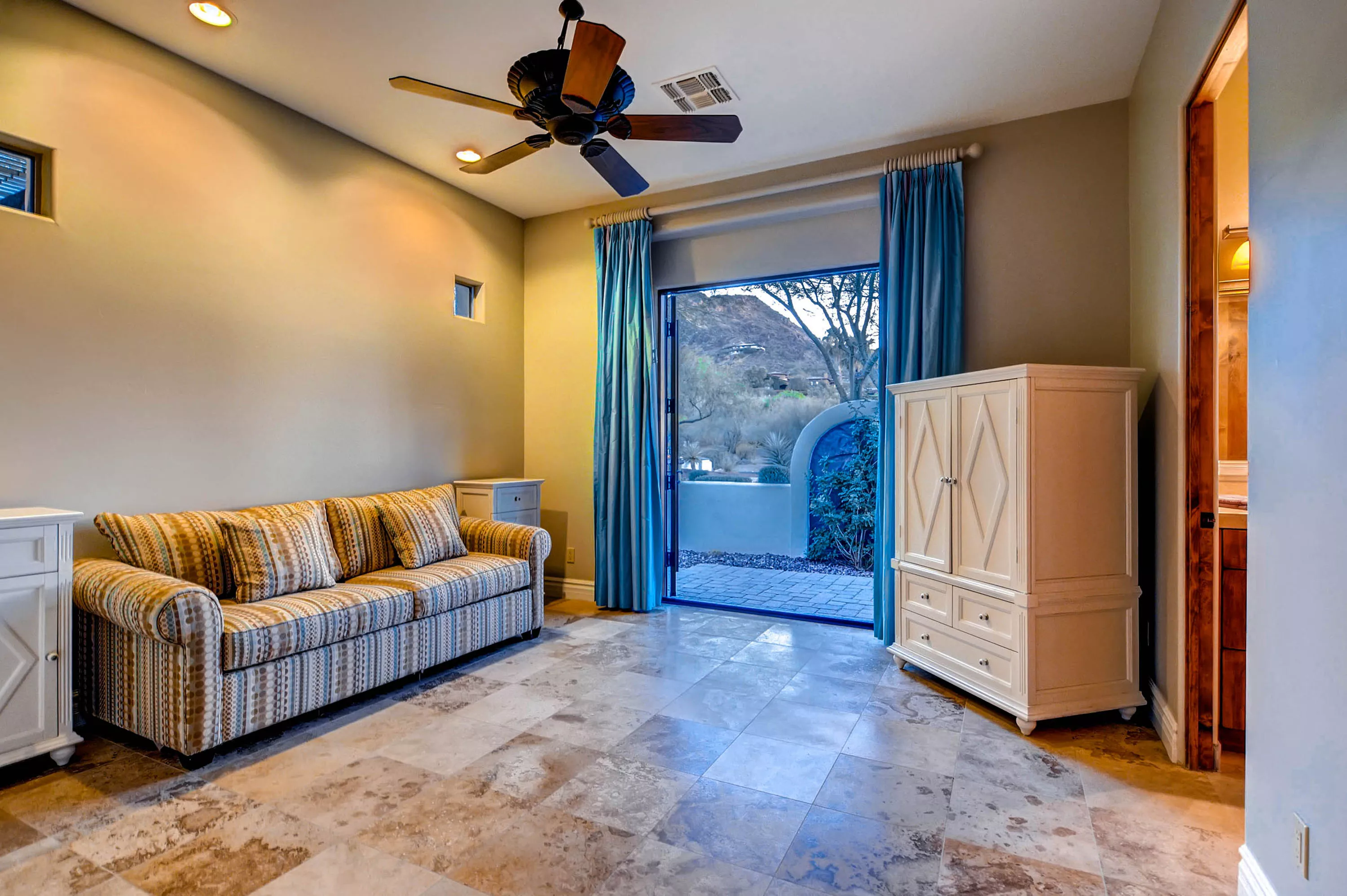 7839 North Foothills Drive South, Paradise Valley, Arizona 85253 - 7839-north-foothills-drive-south-paradise-valley-arizona22-20-00-31-3131_pbomhp