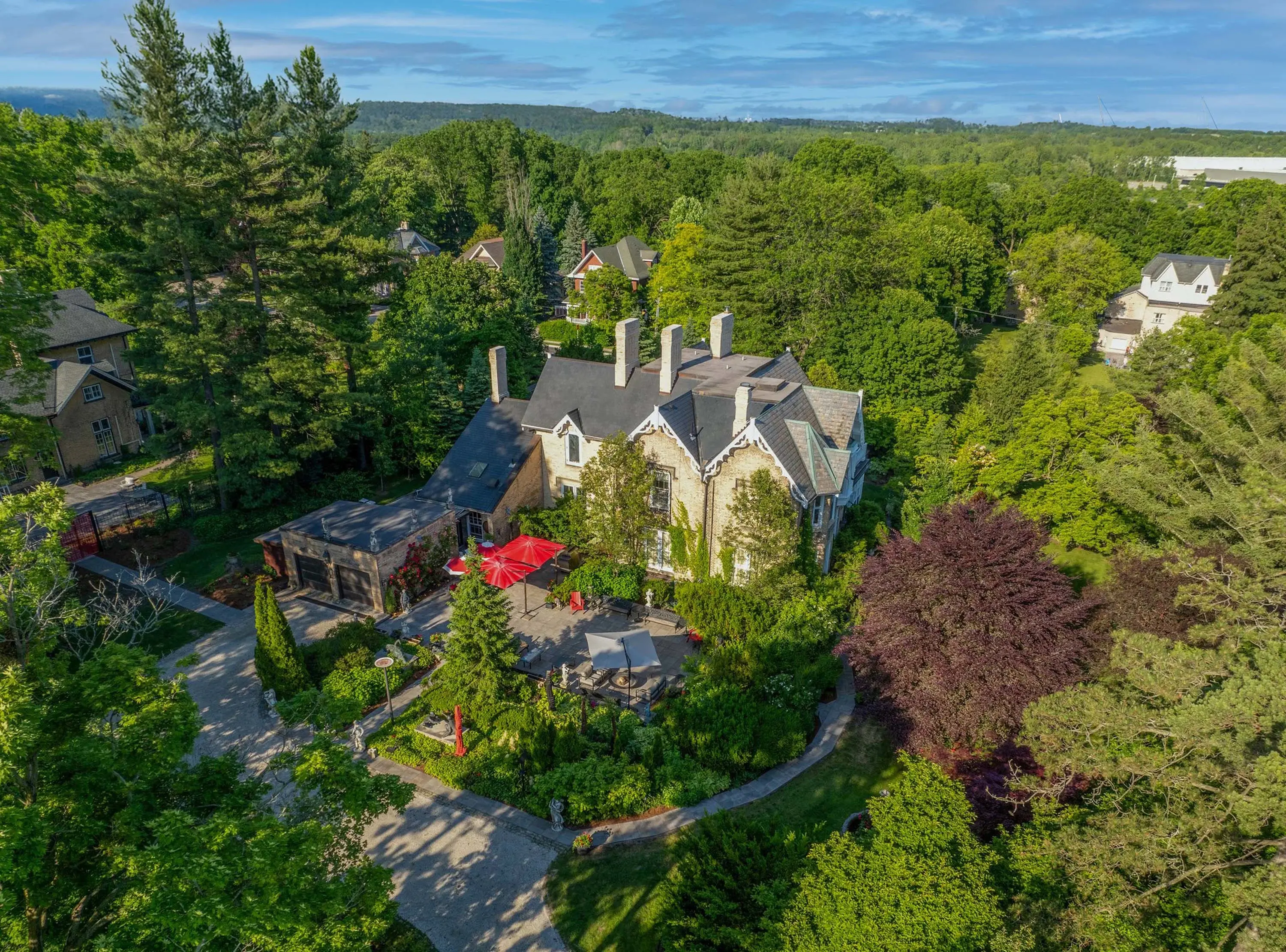 1 Banfield Street, Paris, Near Toronto, Ontario N3L2N3, Canada - 1_-_6-web-or-mls-DJI_0127_v36ql4