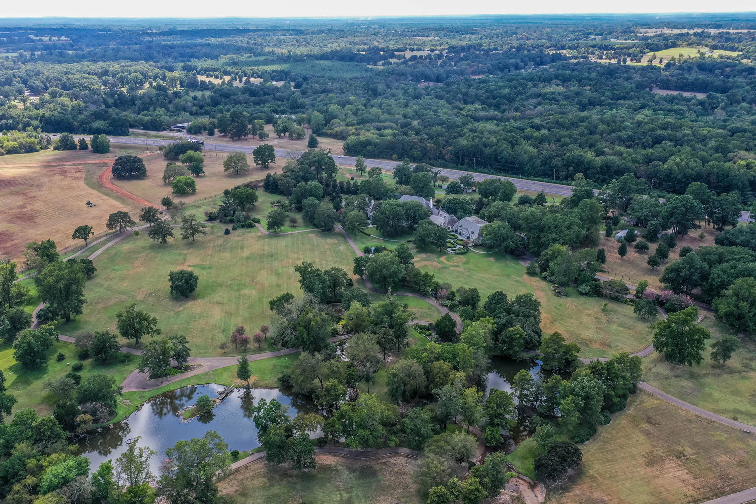 800 South Greer Boulevard, Pittsburg, East Texas, Texas 75686 - pilgrim-estate-800-south-greer-boulevard-east-texas-69_mobfxp