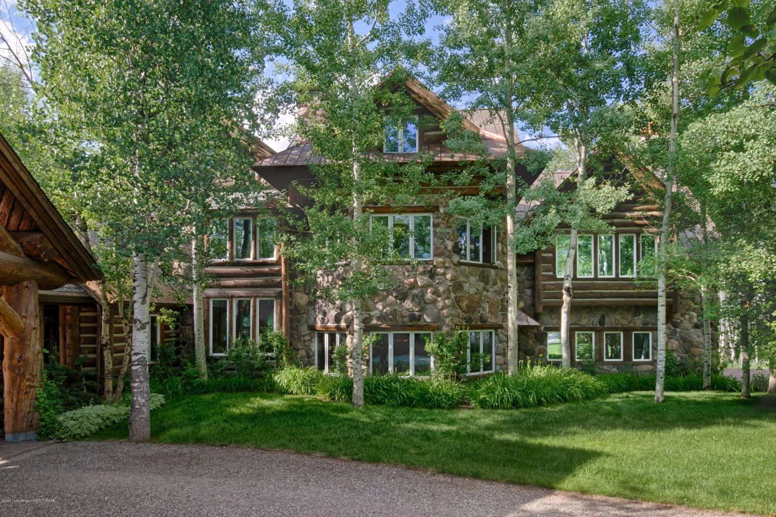 Singing Trees | 3355 South Fall Creek Road, Wilson, Jackson Hole Area, Wyoming 83014 - 4_-_Front_of_House_ylrup8