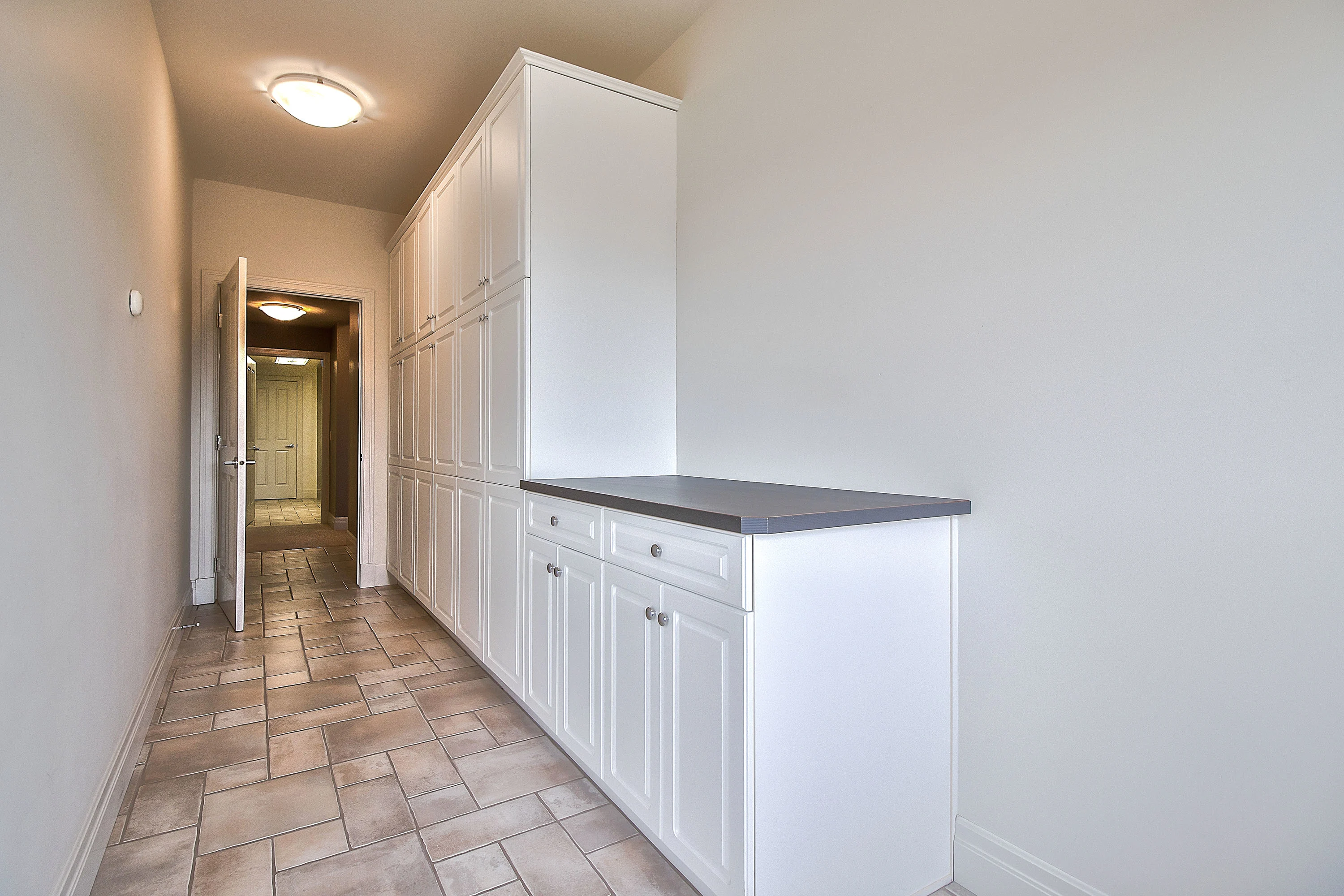 290156 160 Street W, Near Calgary, Alberta T2J 2P9, Canada - 290156-160-street-rural-foothills-county-alberta-canada34_tog9uc