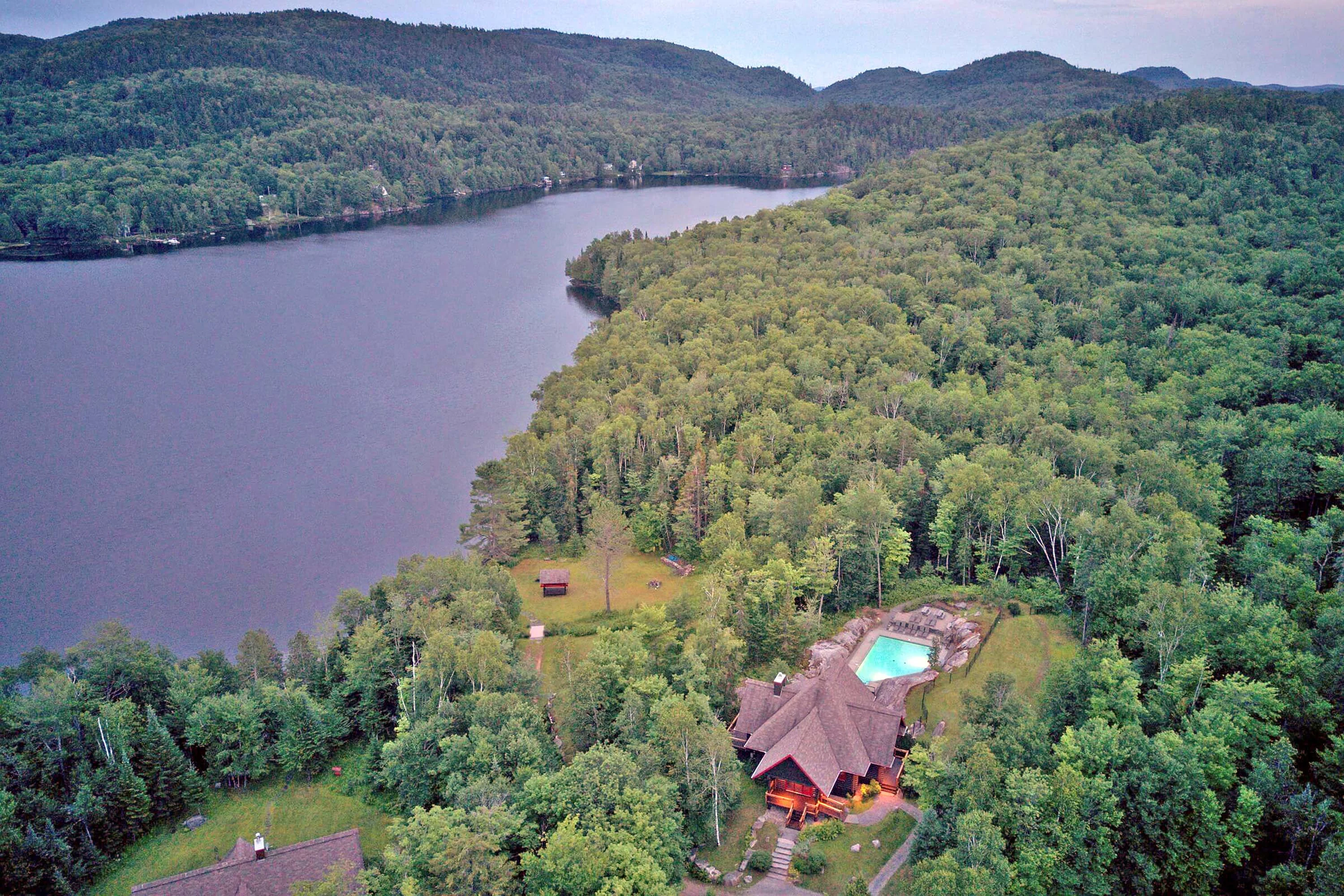 10 Chemin du Lac-Cache, Near Mont-Tremblant, Quebec J0T 1R0, Canada - 1-16-chemin-du-lac-cache-la-macaza-quebec54_jzm61i