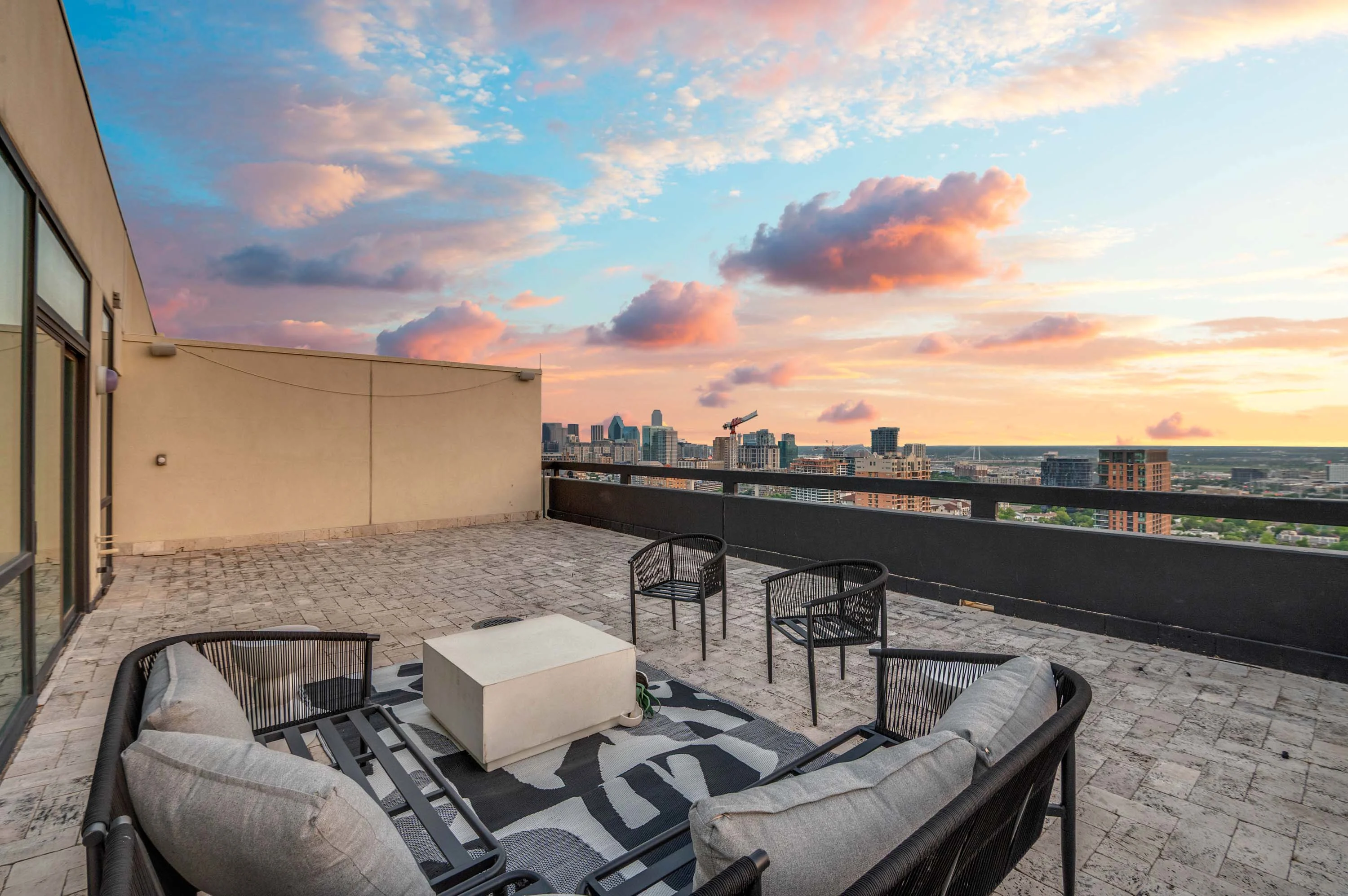 3111 Welborn Street #1703, Dallas, Texas 75219 - 32_3111_Welborn_Street_1703_v0gqtb