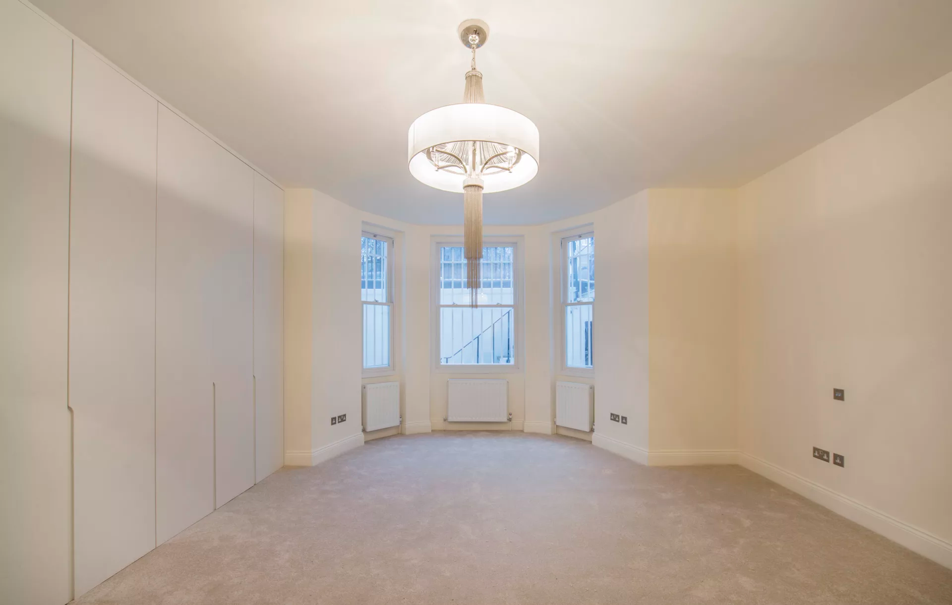 Garden Flat, 16 Redcliffe Square, Chelsea, London, England SW10, United Kingdom - 4814-012-19-12-55-5555_bqvv3s