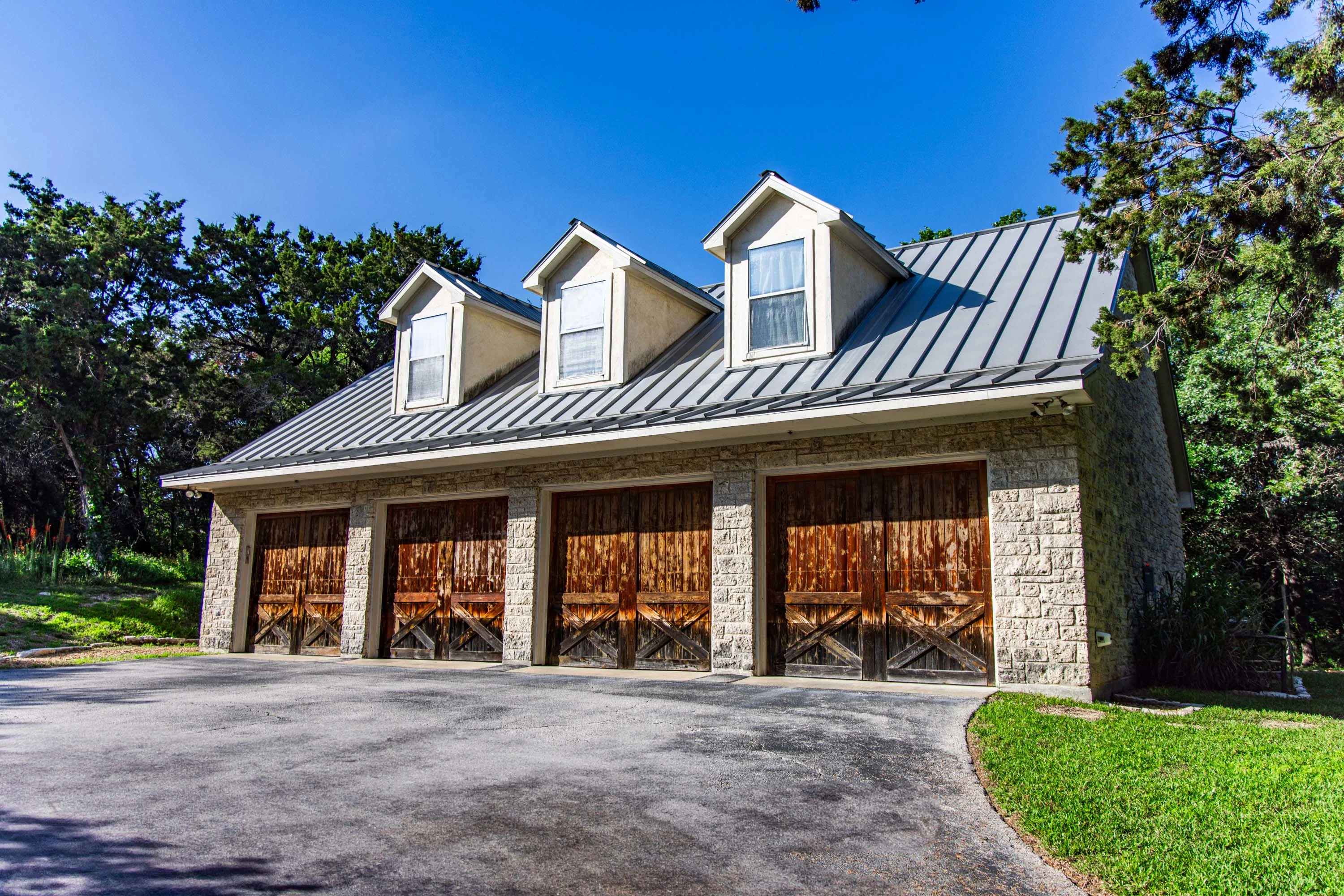 1665 West Belt Line Road, Cedar Hill, Near Dallas, Texas 75104 - 21_1665_W_Belt_Line_Rd_Cedar_Hill_TX_vieaye