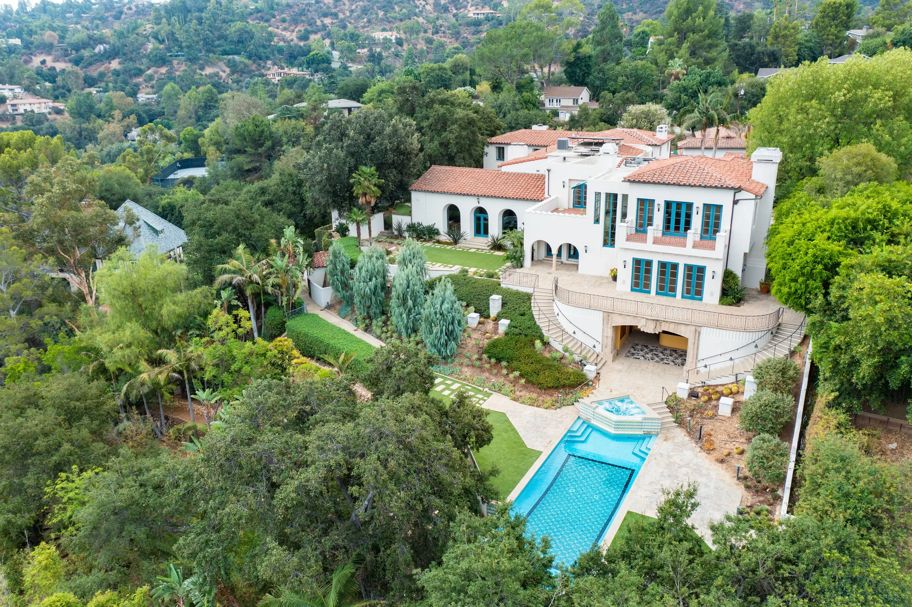 607 Foxwood Road, Pasadena, California  - 607-foxwood-road-la-canada-flintridge-california01_xppgg8