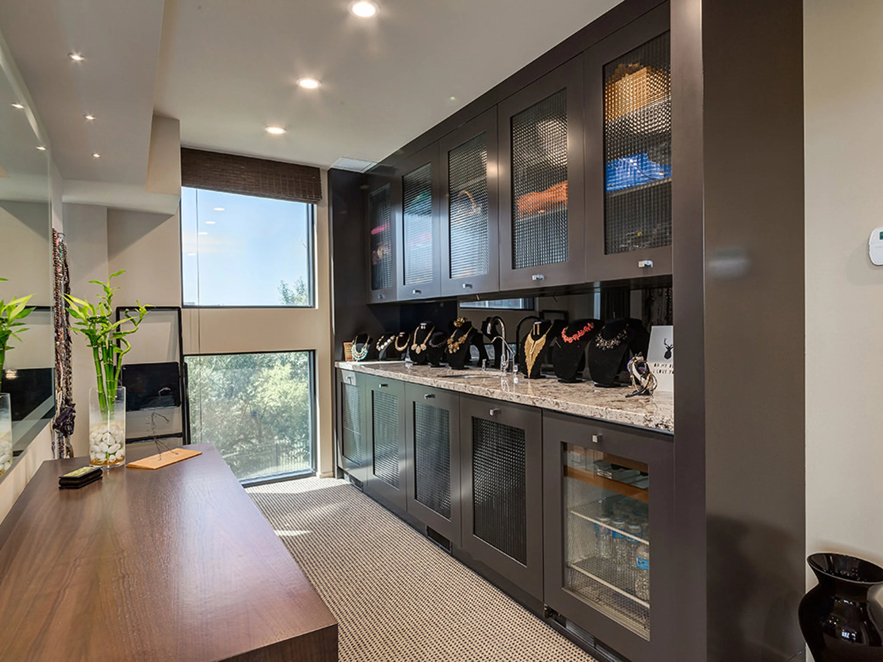 102 Crescent Road NW, Calgary, Alberta T2M 3Z9, Canada - 102-crescent-road-north-west-calgary-alberta-canada25_e0gyye