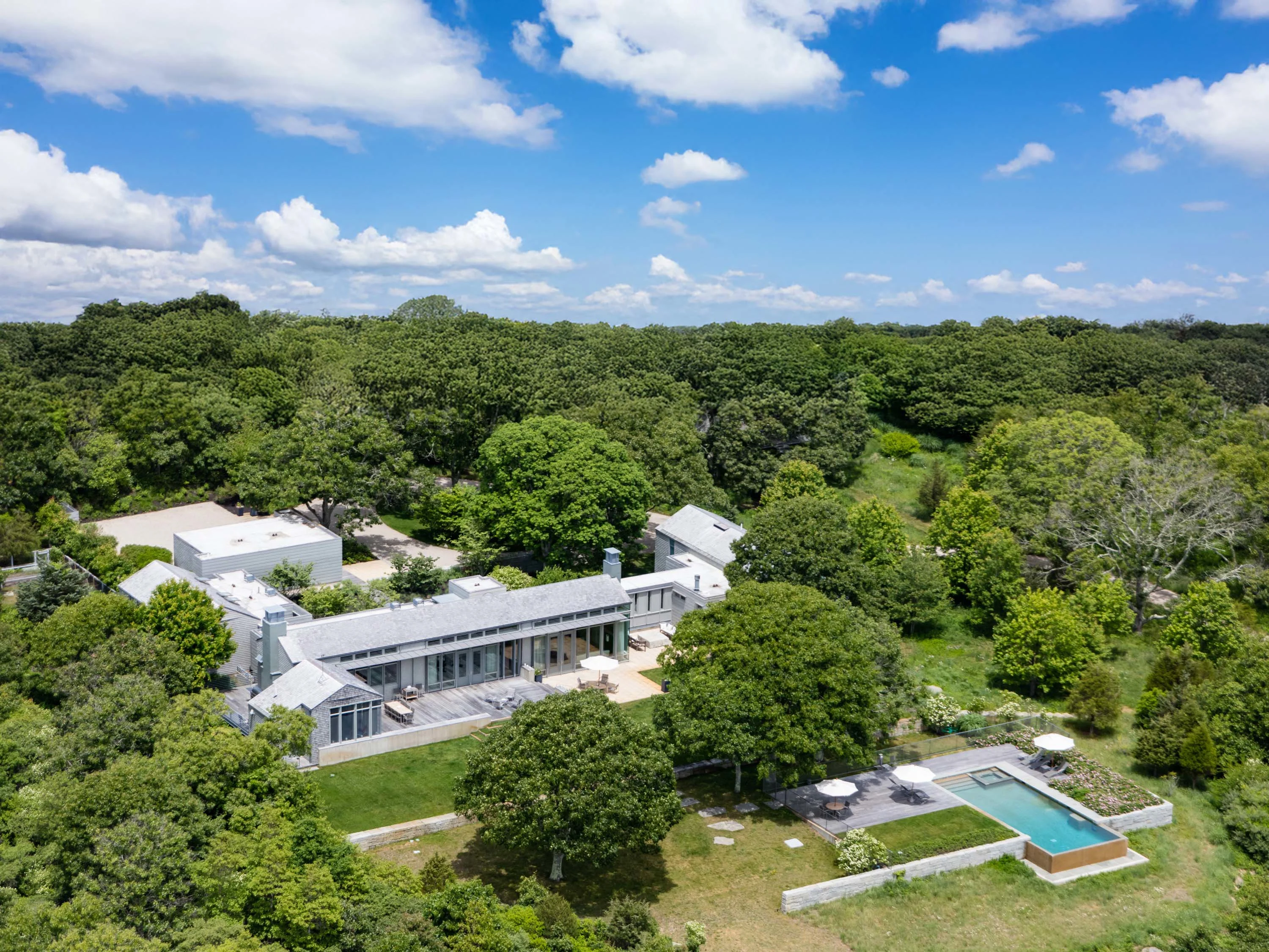 Chilmark House | 8 Snail Road, Chilmark, Martha's Vineyard, Massachusetts 02535 - 1_-_Aerial_View_uqquqm