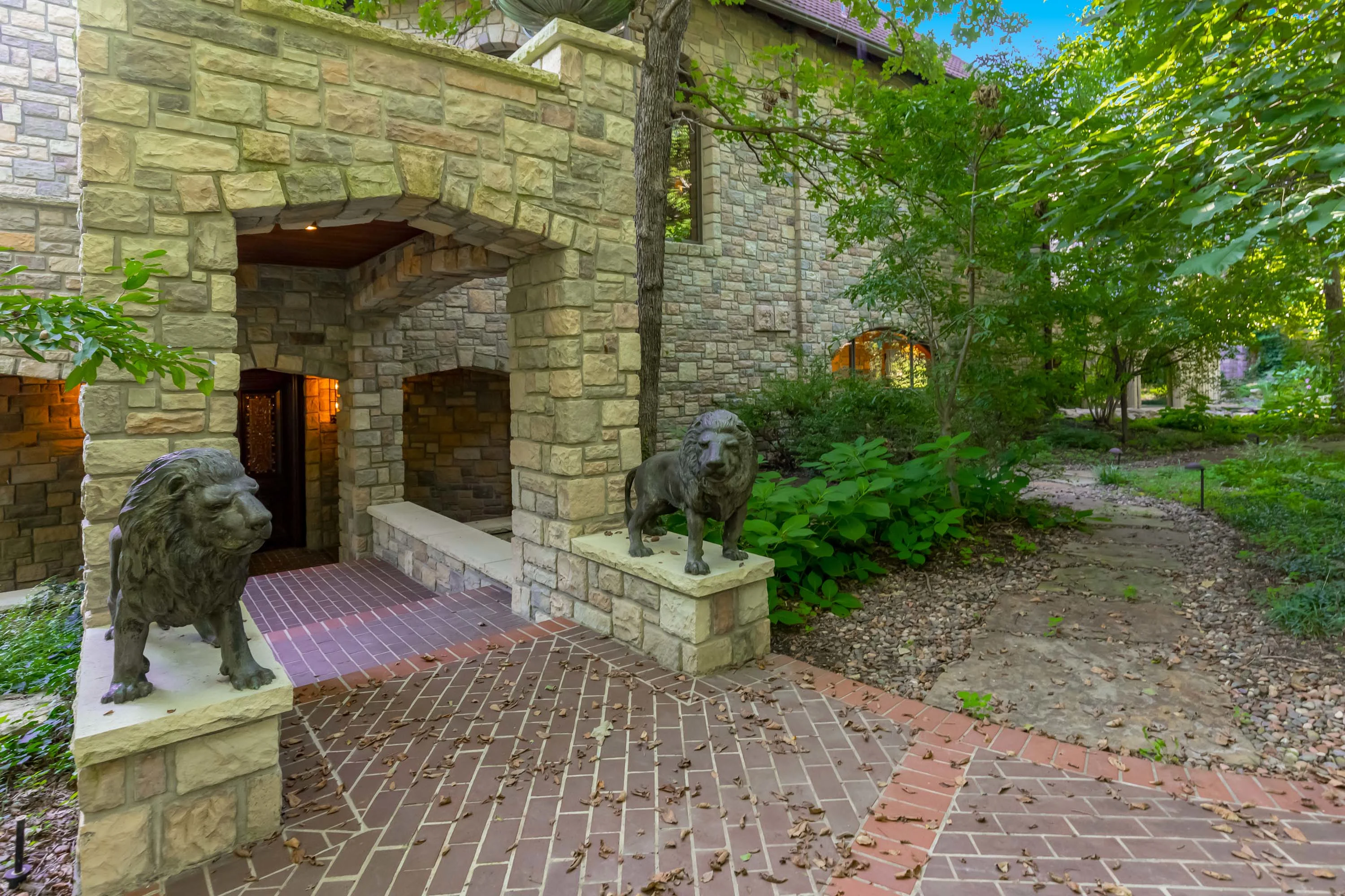 5225 Renner Road, Lake Quivira, Kansas City, Kansas 66217 - 5225-renner-road-lake-quivira-kansas-071_vljjpb
