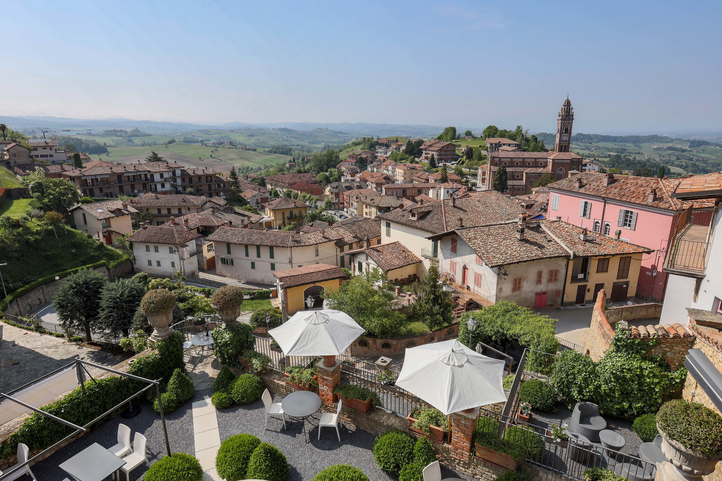 03 Palazzo Martinengo, Via Cavour 10 , & 10A, & 12, Monforte d-Alba, Barolo, 12065 Italy - Luxury Real Estate - Concierge Auctions