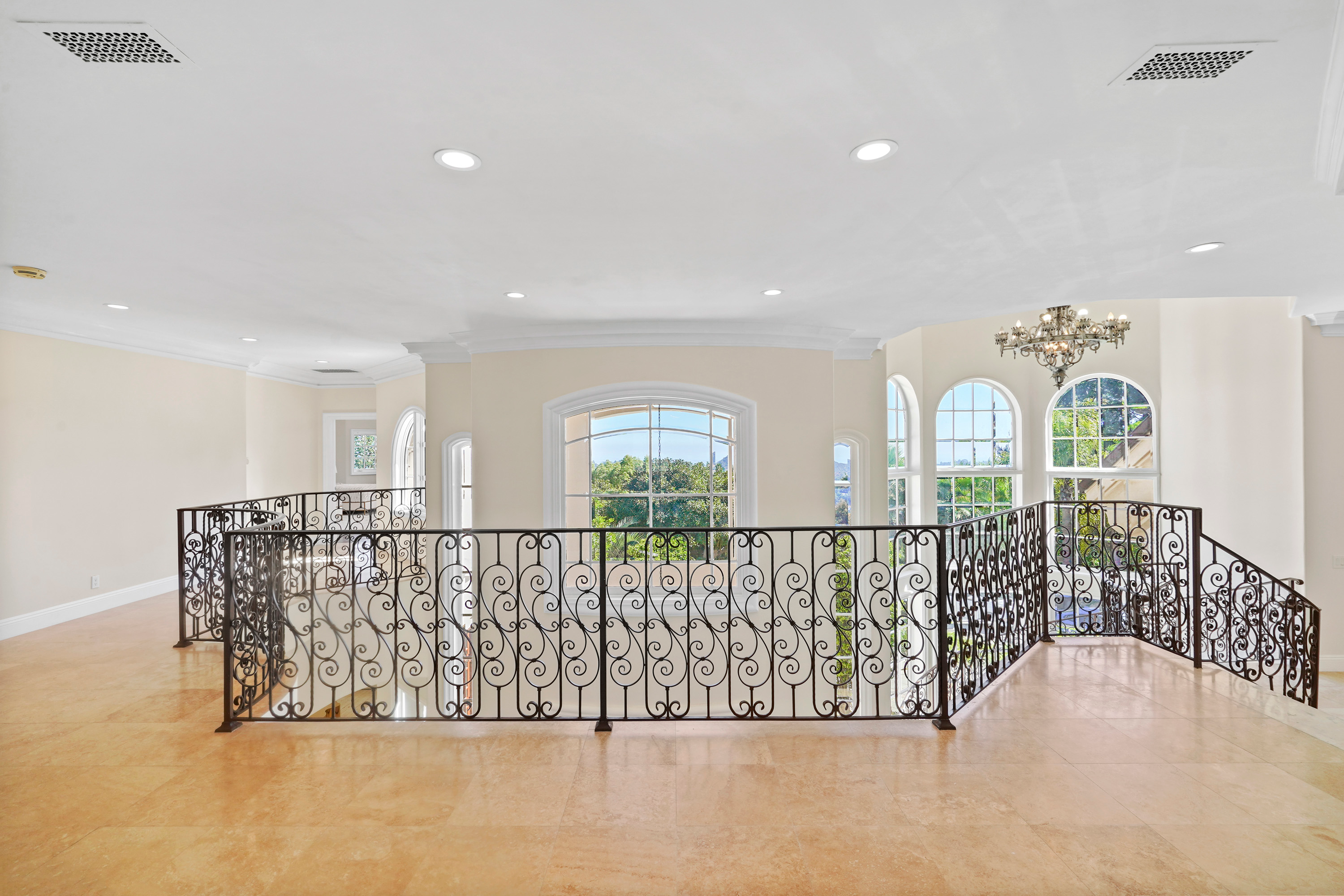 28 13320 Mulholland Drive - Luxury Real Estate - Concierge Auctions