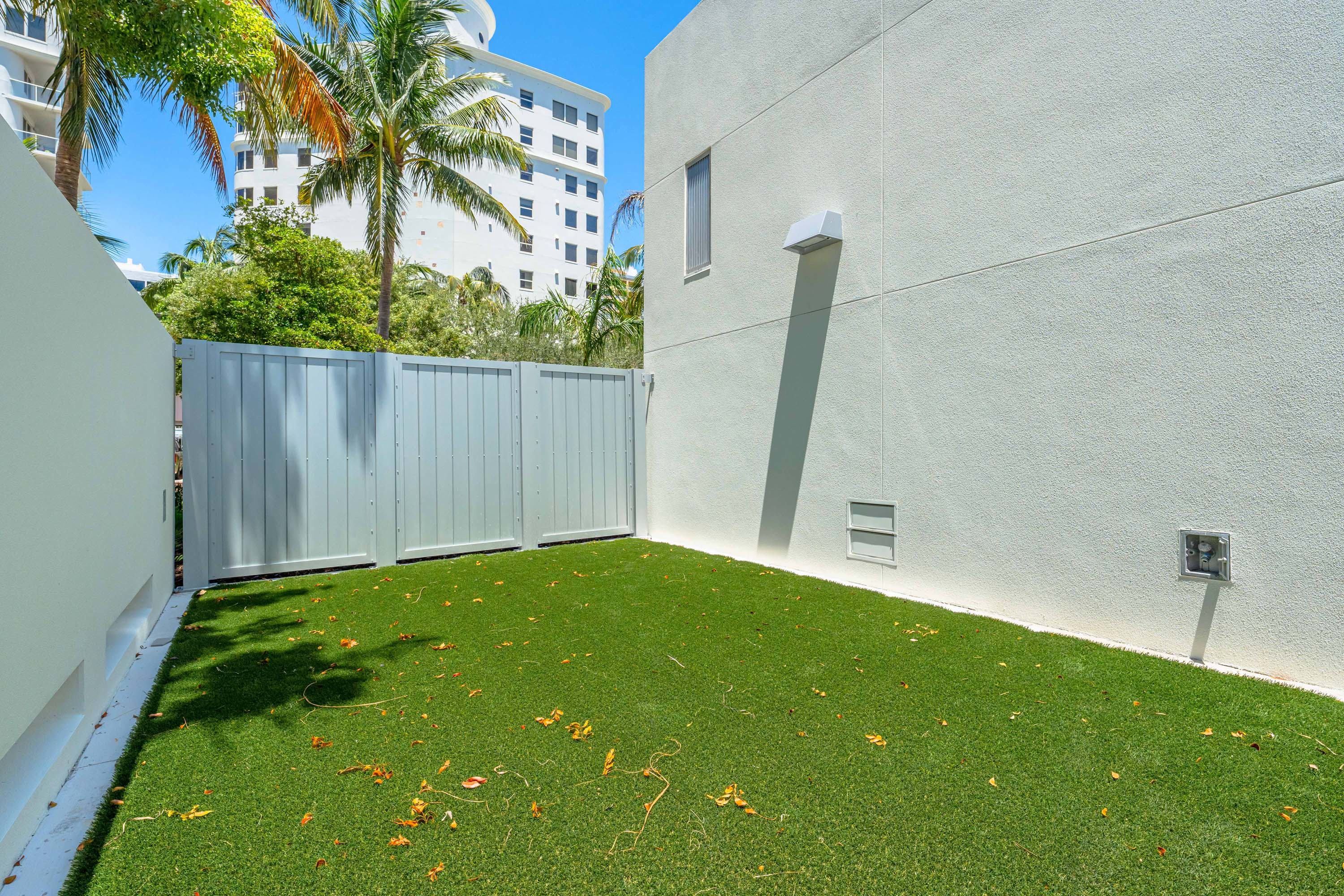47 111 Golden Gate Point -Penthouse 701, Sarasota, FL 34236 - Luxury Real Estate - Concierge Auctions