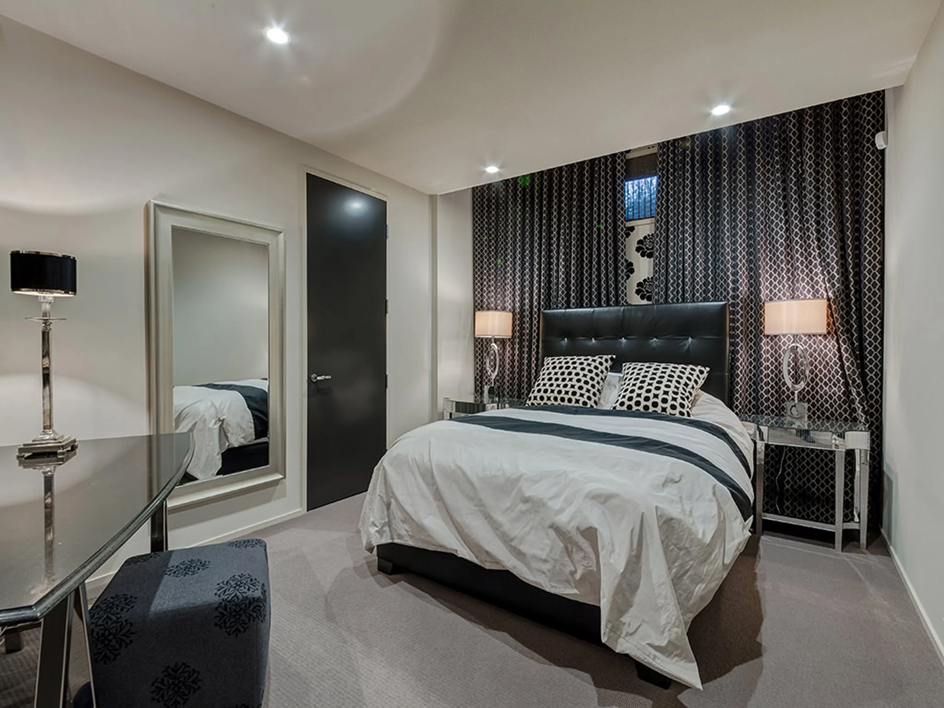 102 Crescent Road NW, Calgary, Alberta T2M 3Z9, Canada - 102-crescent-road-north-west-calgary-alberta-canada33_pw61u1