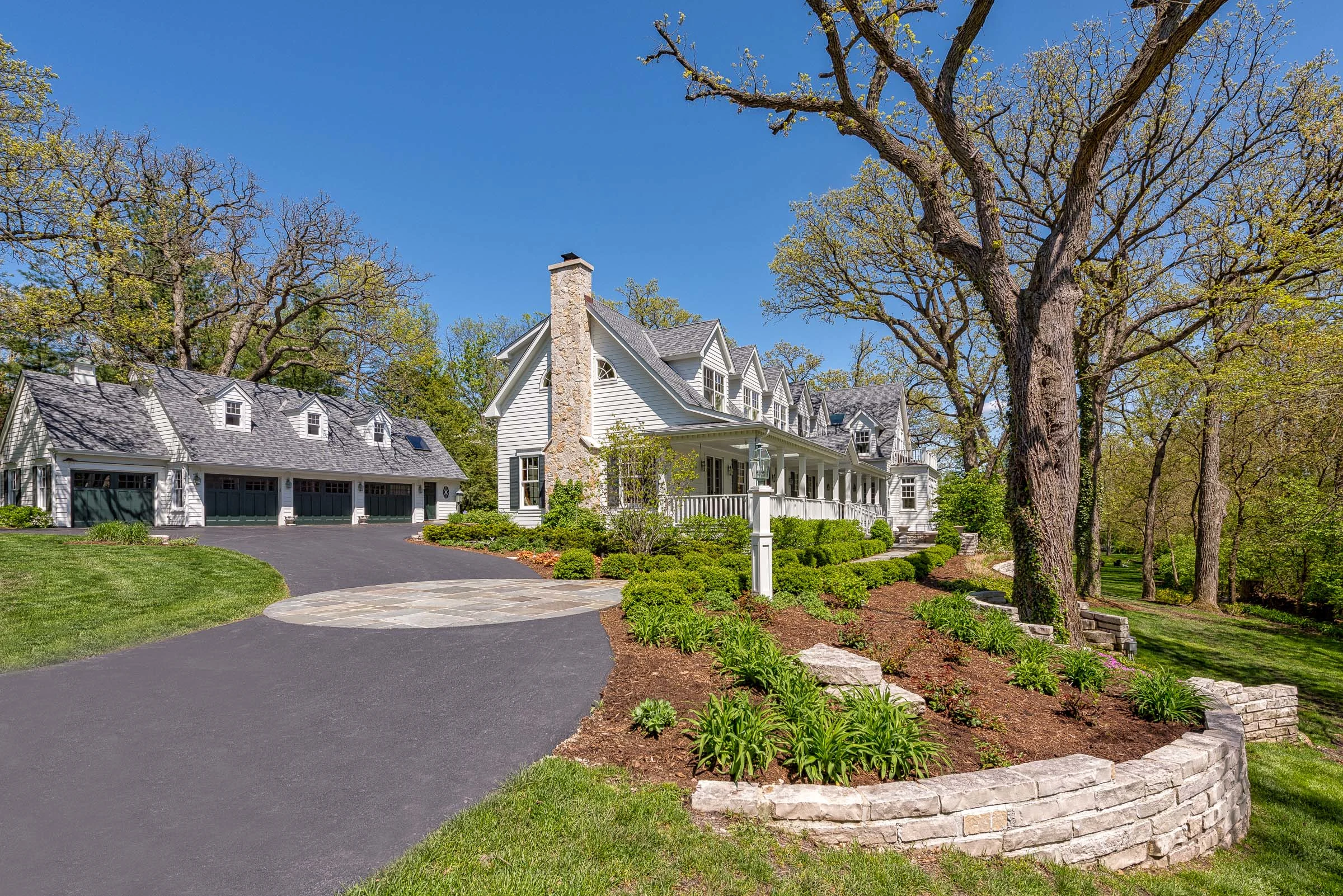 1S415 Sunnybrook Road, Near Chicago, Illinois 60137 - 1S415-sunnybrook-road-glen-ellyn-illinois_03_wv6fr5