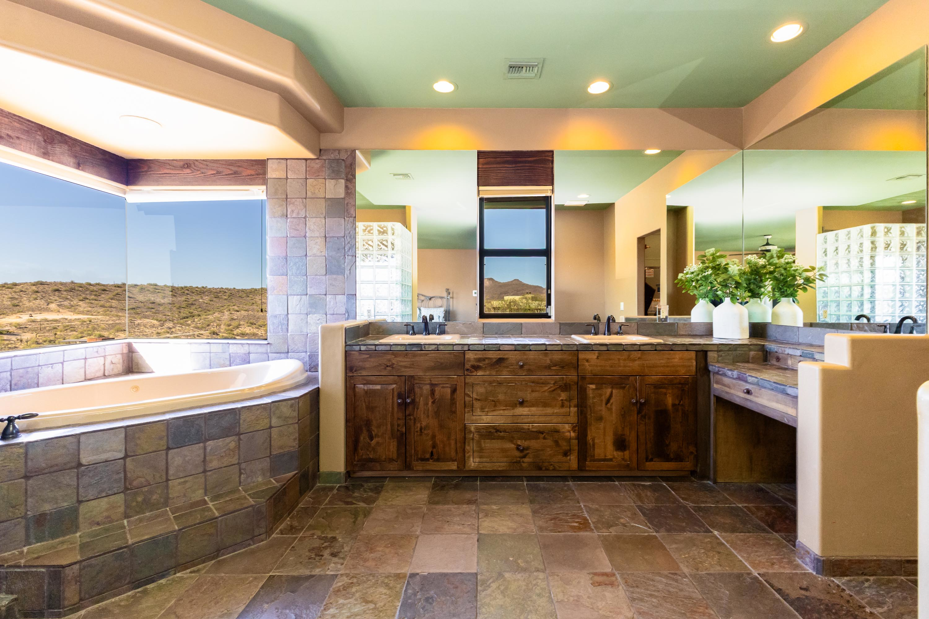 22 14426 N Vista Del Oro - Luxury Real Estate - Concierge Auctions