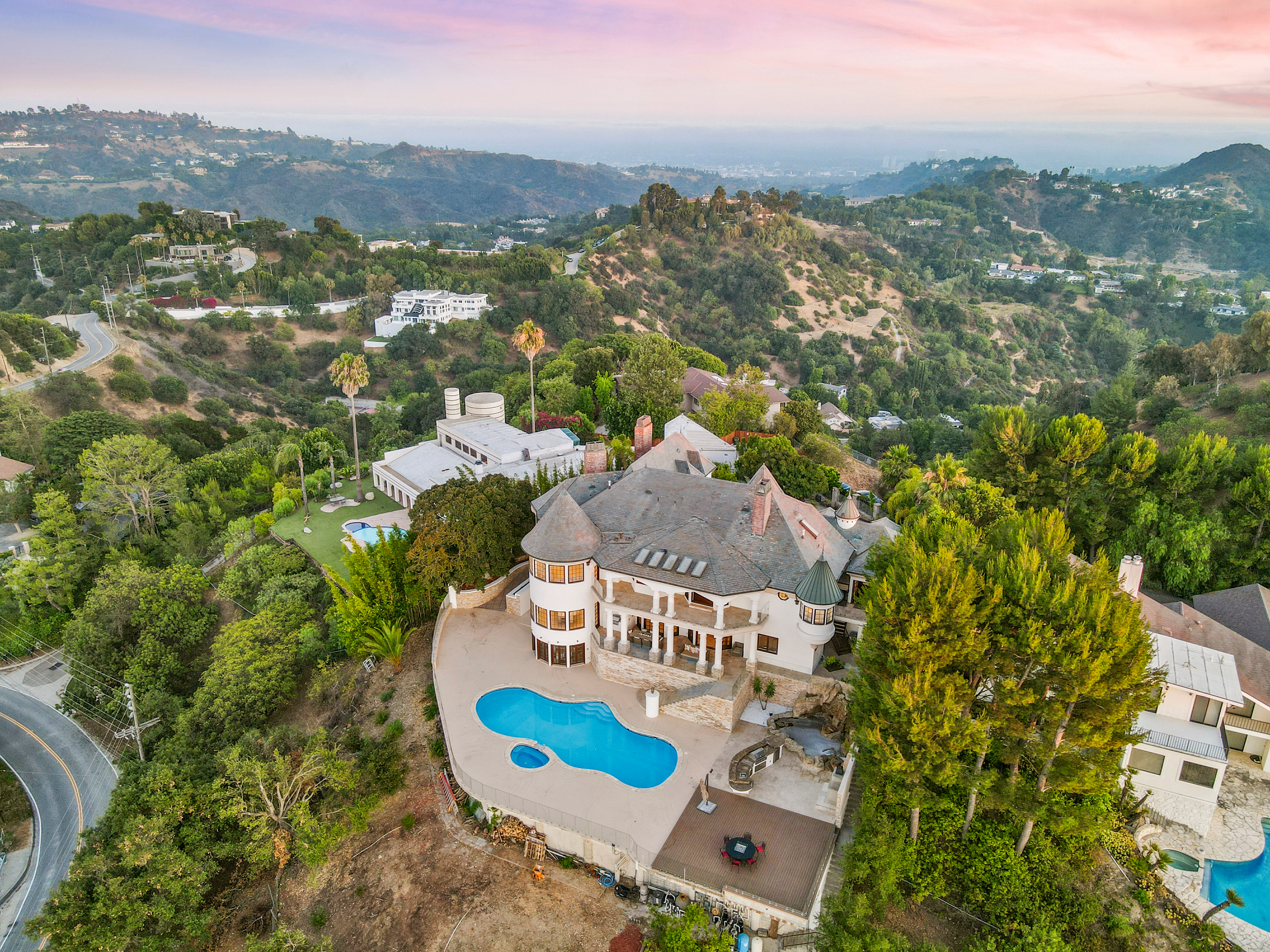 63 13320 Mulholland Drive - Luxury Real Estate - Concierge Auctions