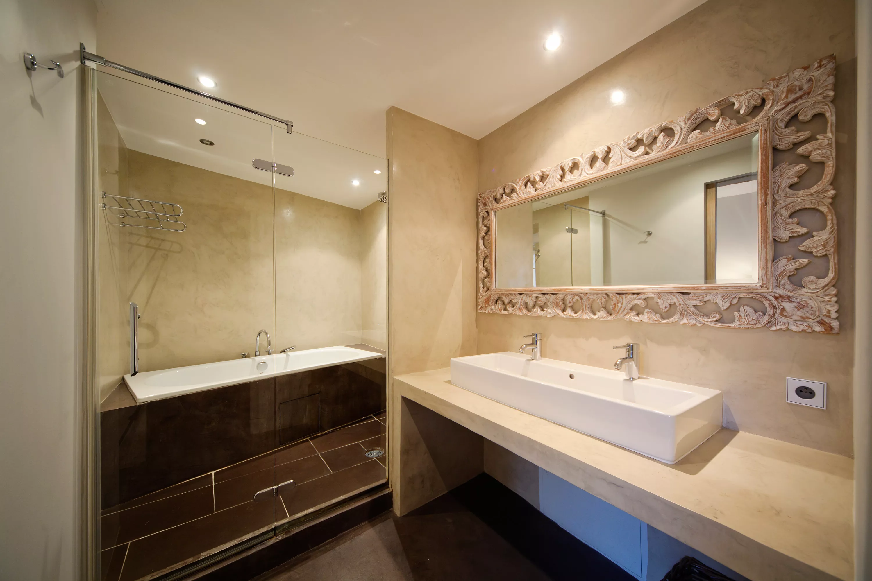 2-4 Rue de Pecheurs, La Ponche, Saint Tropez, 83990, France - villa-la-ponche-saint-tropez-france-luxury-real-estate-10_gkjuyx