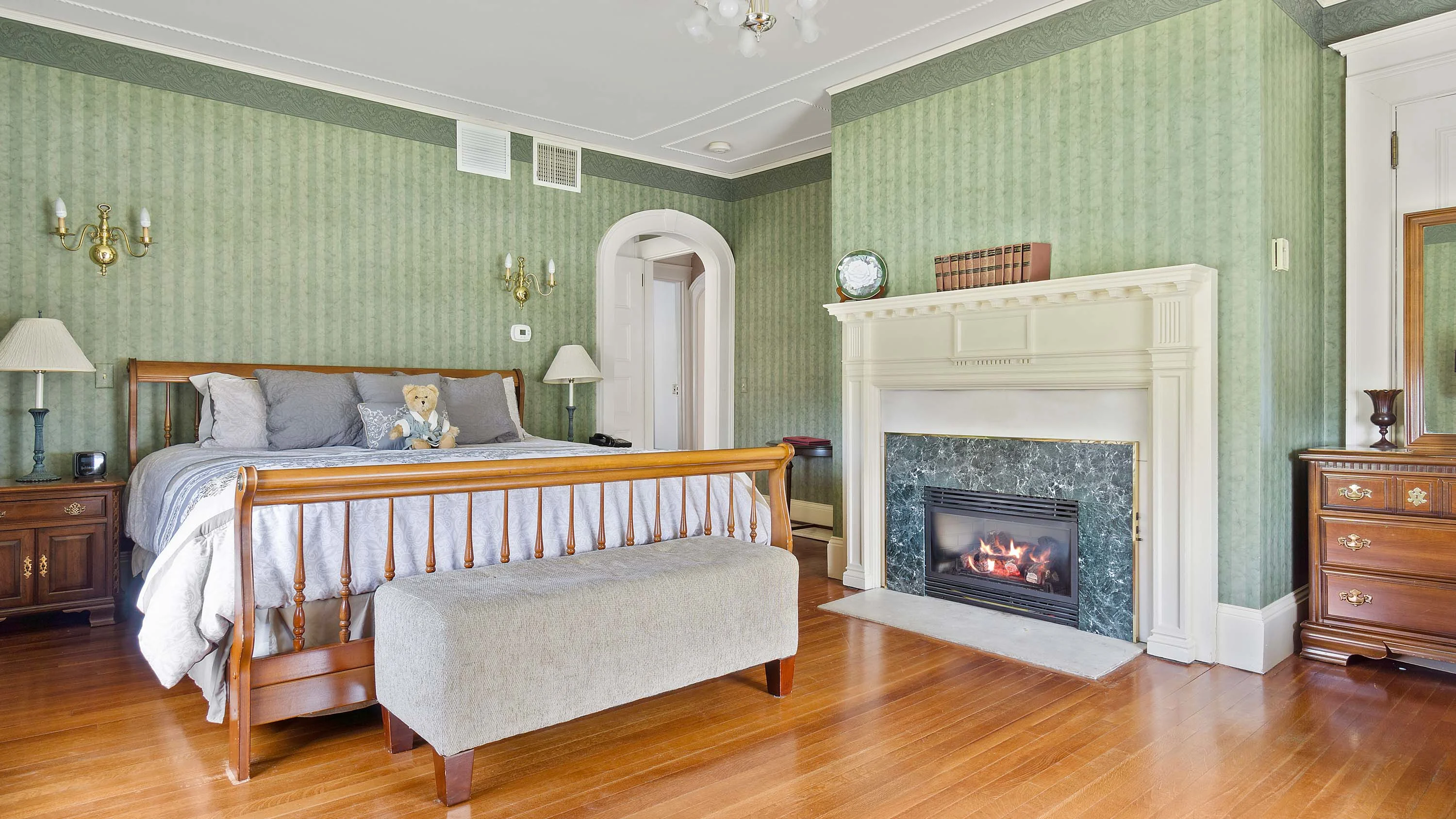 51 Walker Street, The Berkshires, Massachusetts 01240 - gateways-inn-51-walker-street-lenox-massachusetts31_h3s6v6