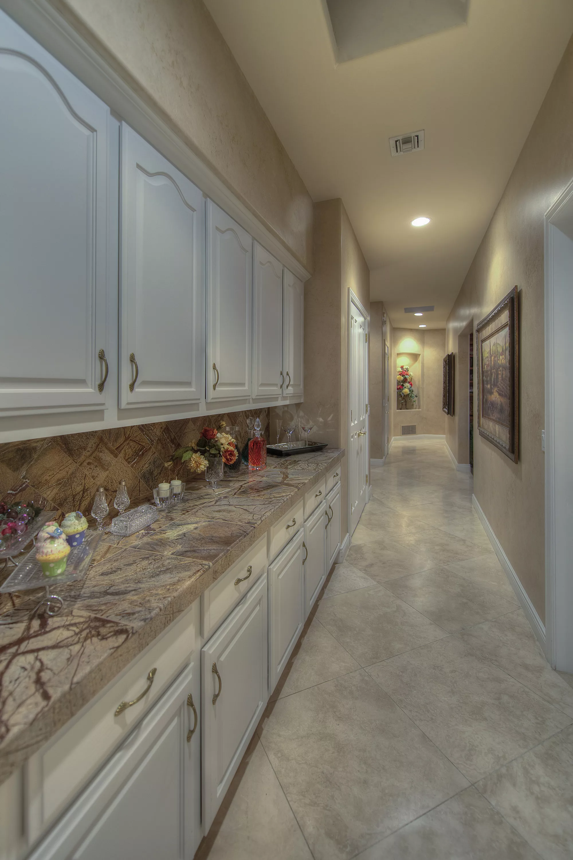 6733 East Caron Street, Paradise Valley, Arizona 85253 - east_caron_estate12_egadpx