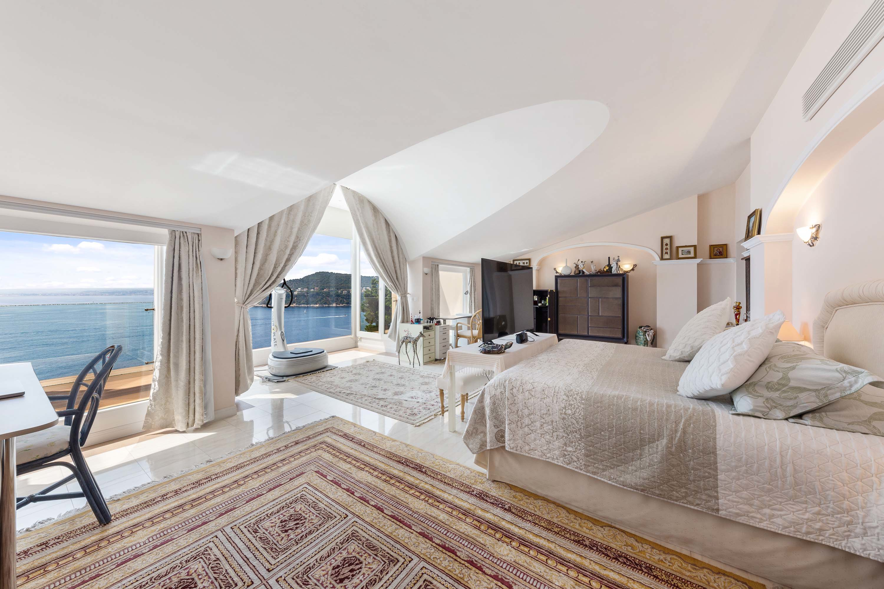 18 CHANTEVENT 1 - 95 Boulevard Du General de Gaulle, St Jean cap Ferrat, 06230, France - Luxury Real Estate - Concierge Auctions