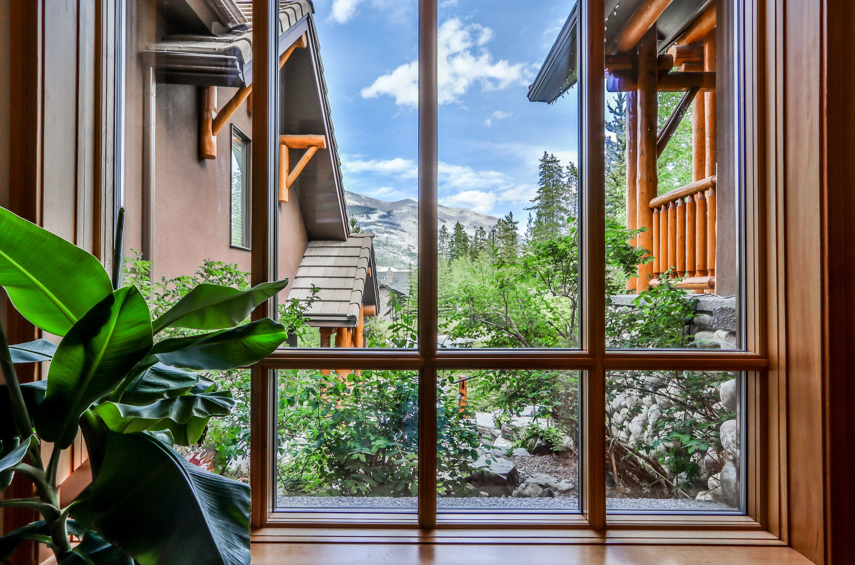 251 Miskow Close, Canmore, Alberta T1W 3G7, Canada - 251-miskow-close-canmore-alberta-canada25_qfi9sp