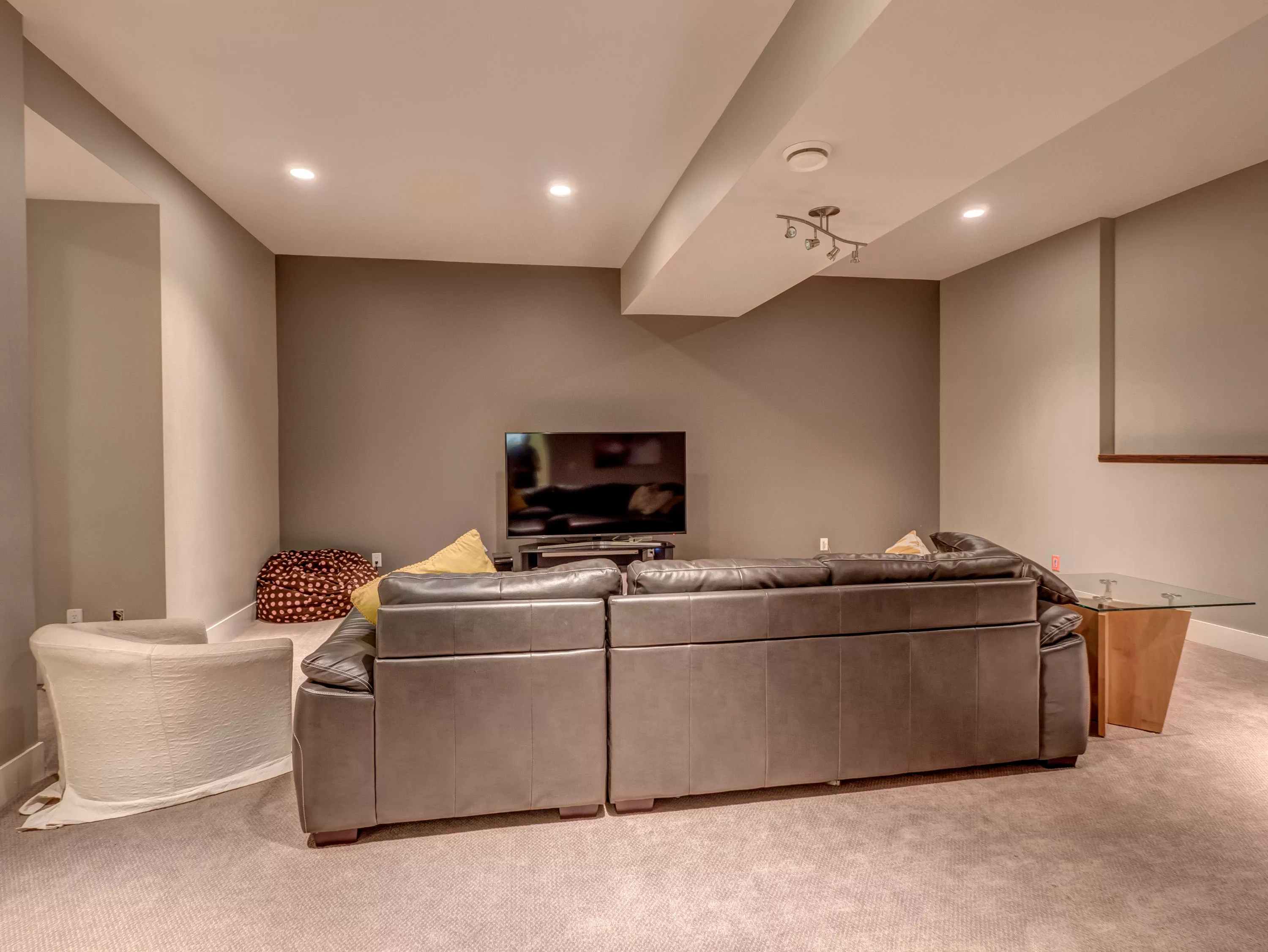 2830 East Kelowna Road, Kelowna, British Columbia V1W 4H5, Canada - 2830-east-kelowna-road-east-kelowna-british-columbia-canada_21_bghluc