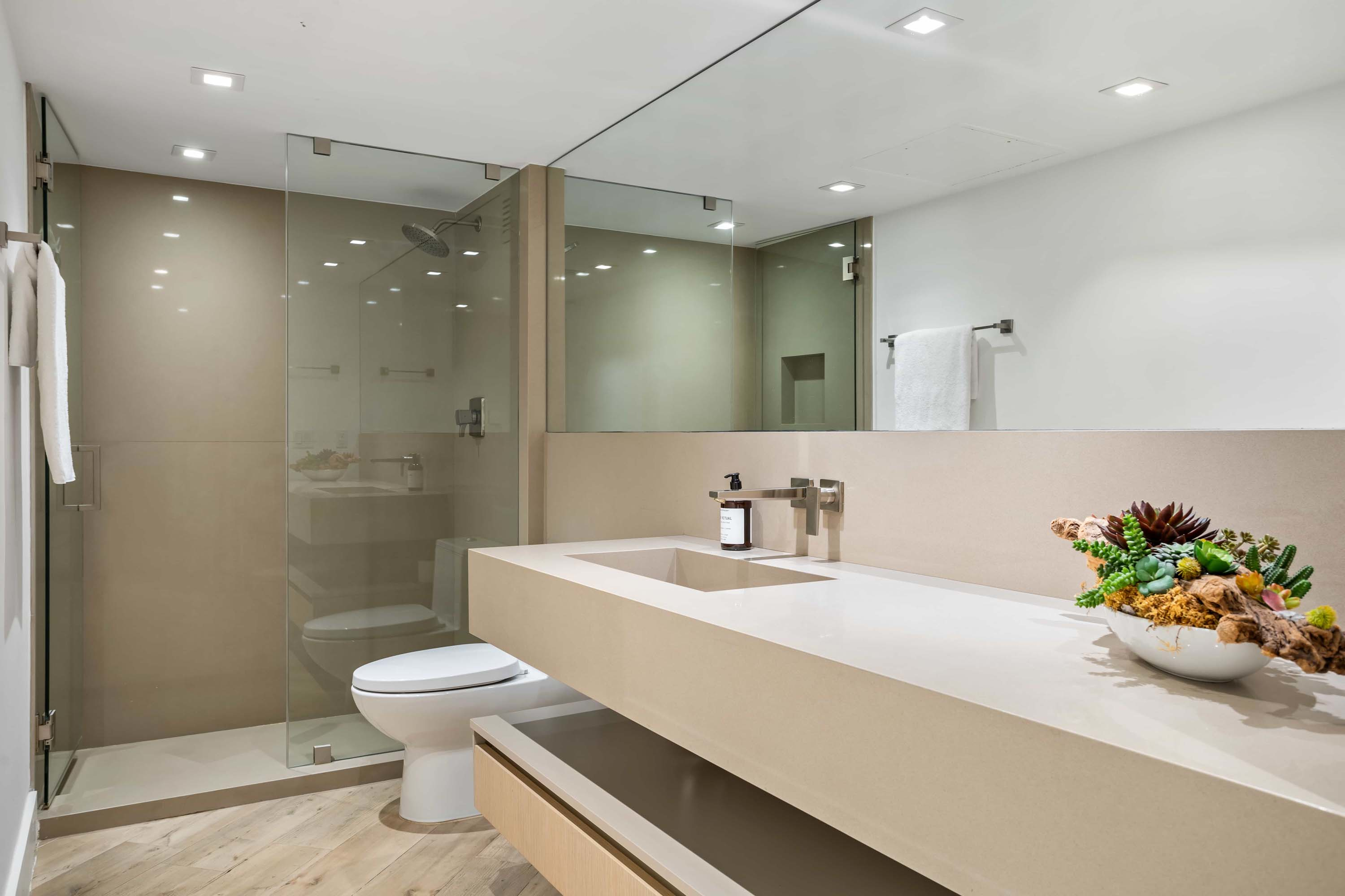 20 2301 Collins Ave Apt 1432 - Luxury Real Estate - Concierge Auctions