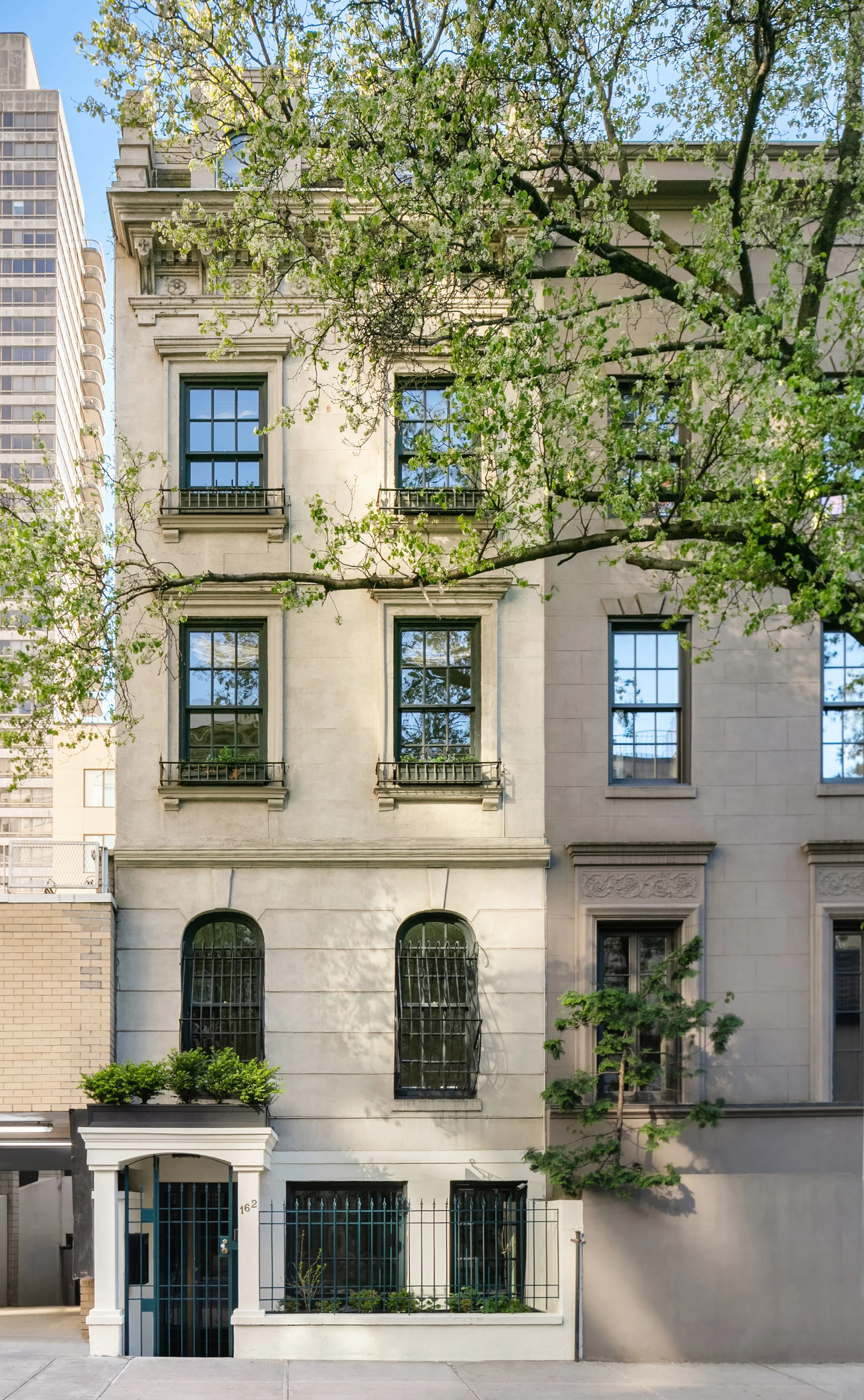 162 East 63rd Street, Upper East Side, New York, New York 10065 - 240416_EM_162_E_63rd_St_TH_Exterior_MEDIUM_RES_lnvnkw