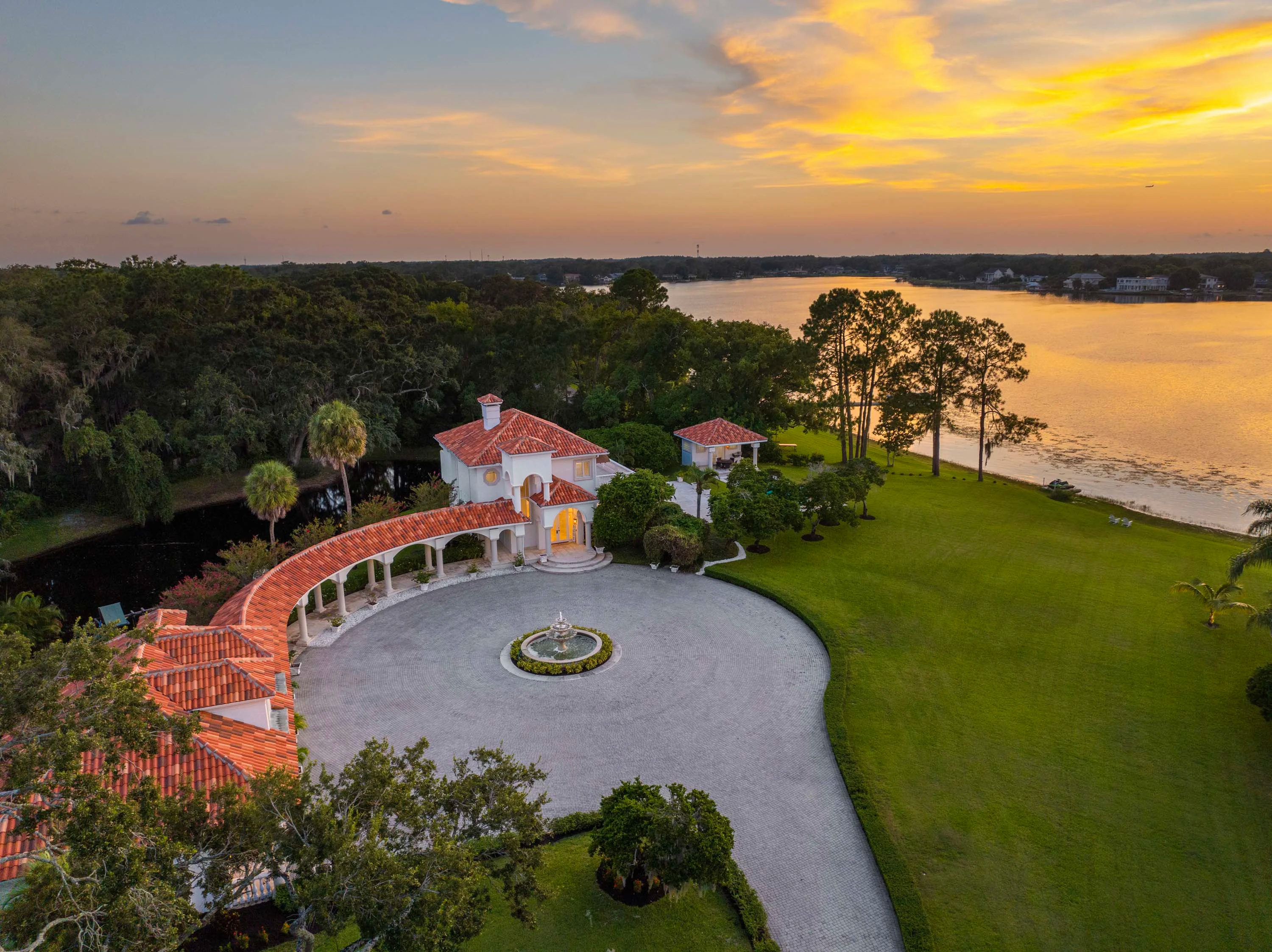 11104 Winthrop Way, Lake Carroll, Tampa , Florida 33612 - 1_-_DJI_20240813201920_0916_D_Edit_l6lnd6