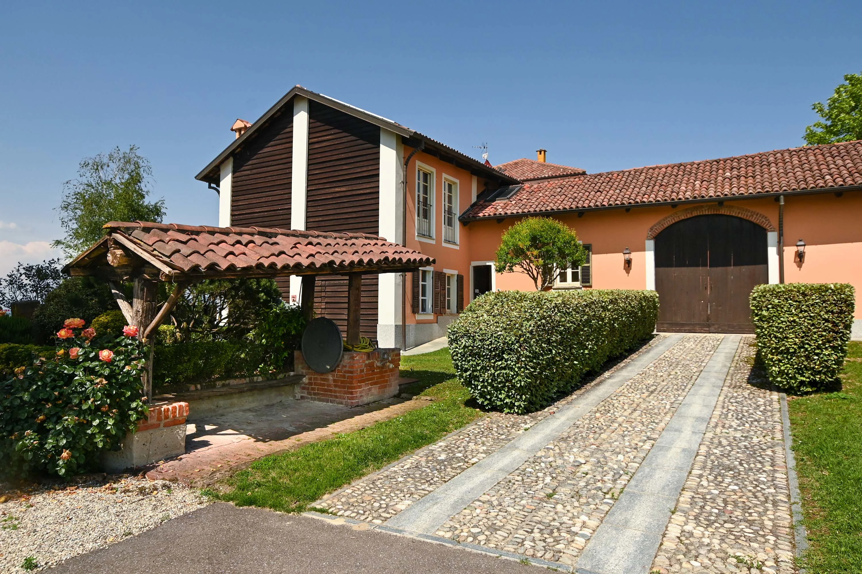 Azienda Agricola Montefiorito, Asti, Monferrato Region, Piedmont , Italy - 9_-_AST2605_Asti-8_tk6ssd