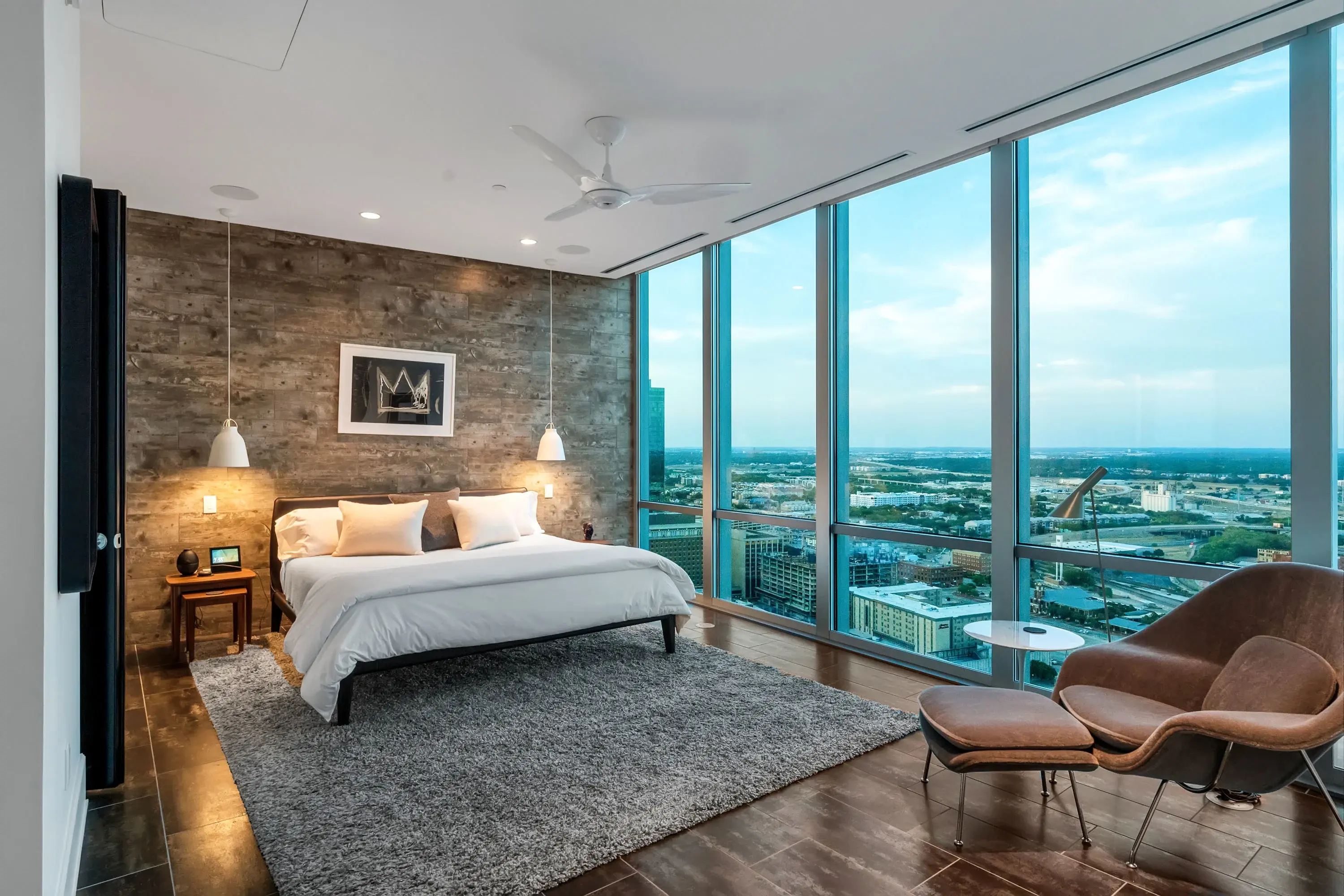An extraordinary opportunity awaits at the prestigious Omni Residences, where luxury living reaches new heights with impeccable 24/7 concierge and hotel services. 