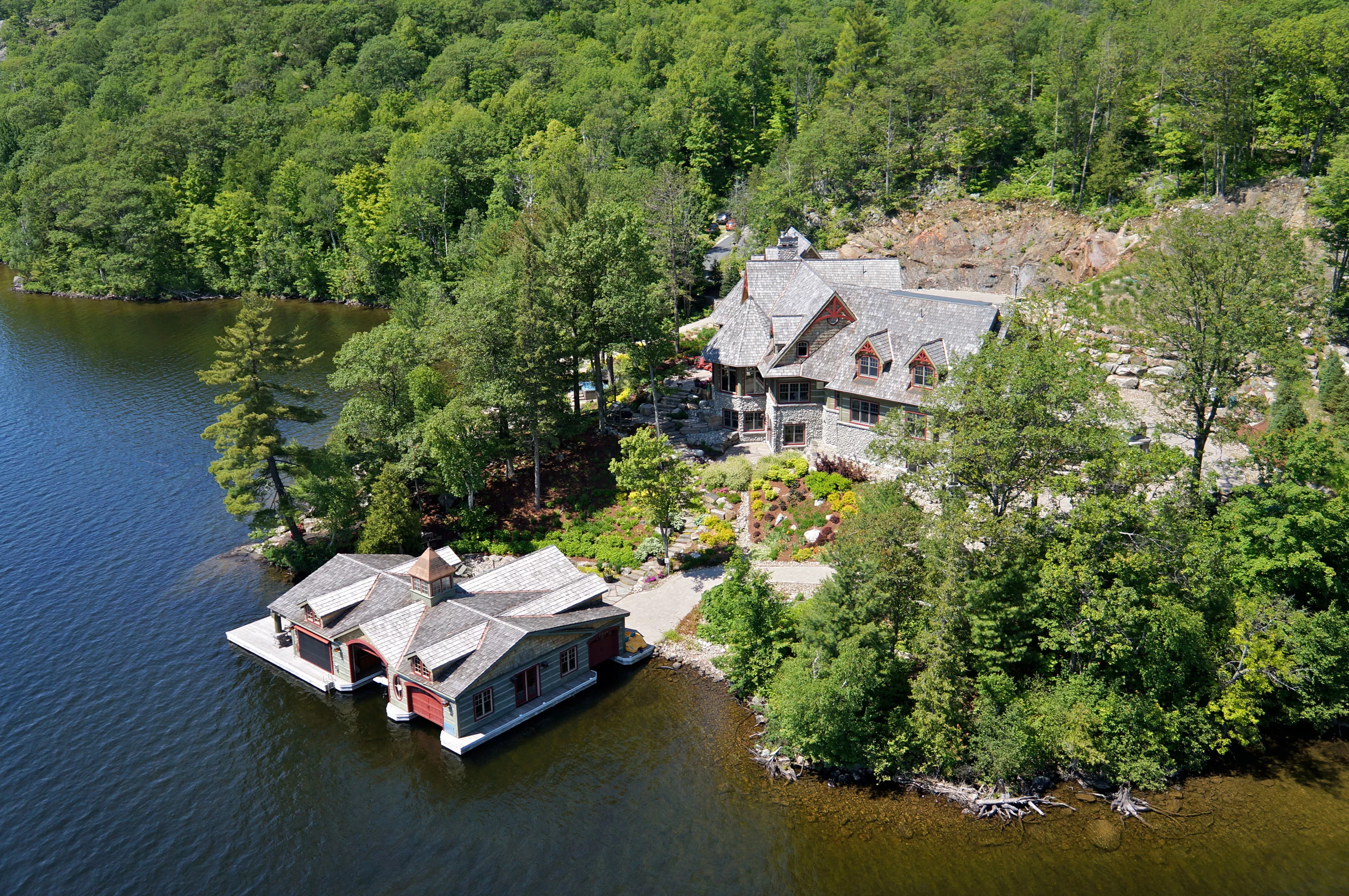 1100 Delbrooke Road, Dwight, Lake of Bays, Ontario , Canada - 1100-delbrooke-road-dwight-lake-of-bays-ontario-canada-02-19-21-05-055_v6ywvs