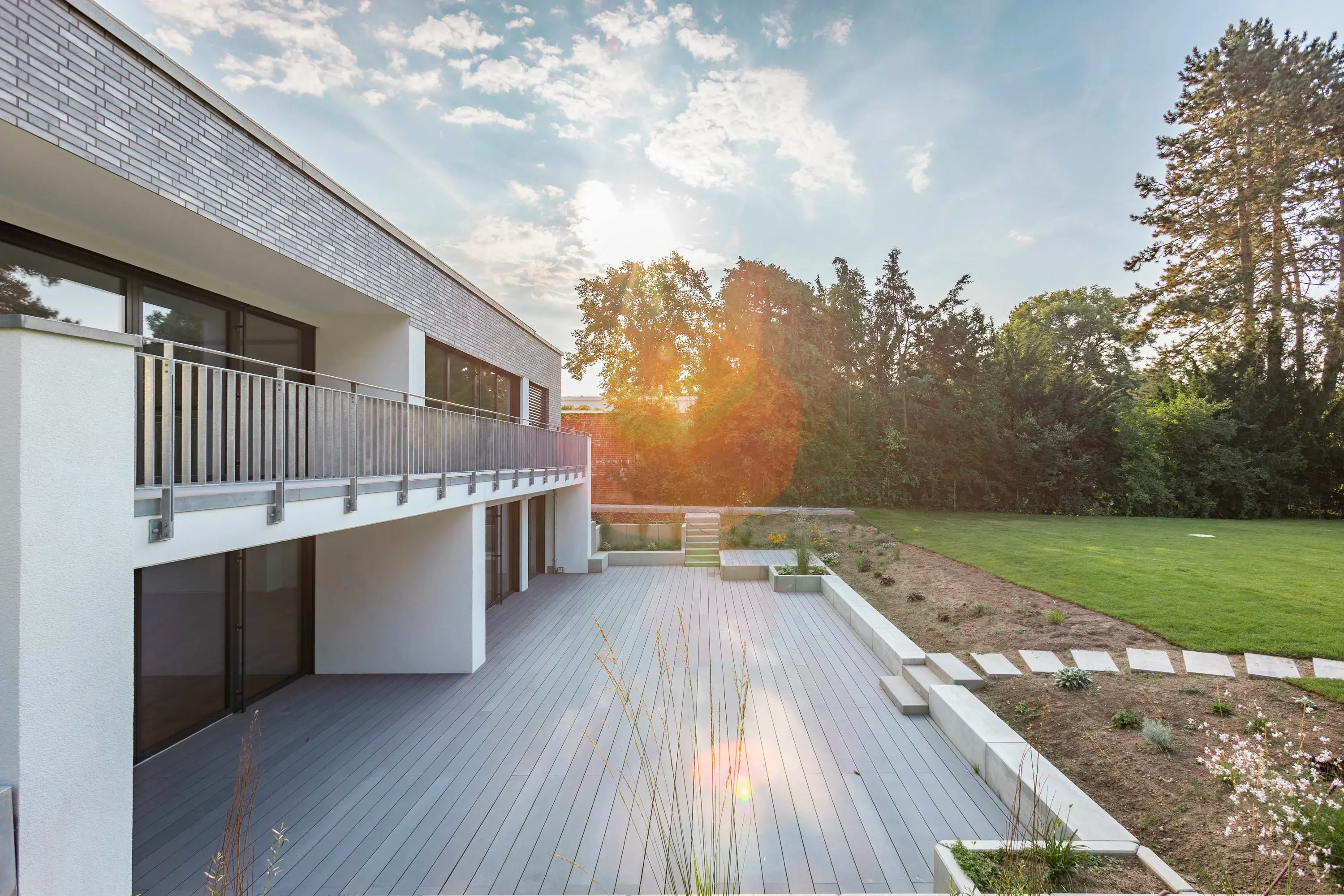 An exceptional opportunity to acquire a magnificent split-level villa in one of Hanover's most prestigious neighborhoods. 