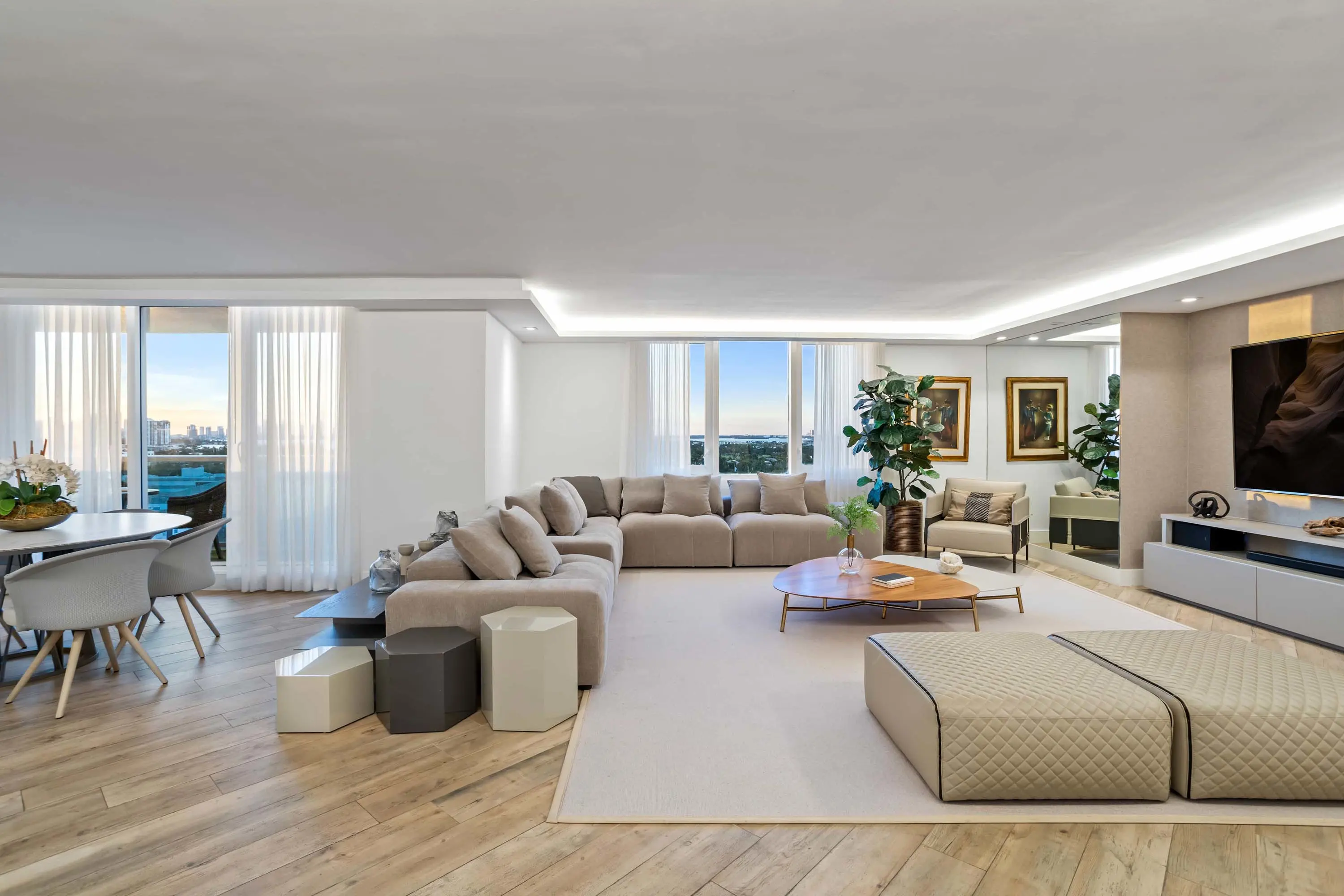 04 2301 Collins Ave Apt 1432 - Luxury Real Estate - Concierge Auctions
