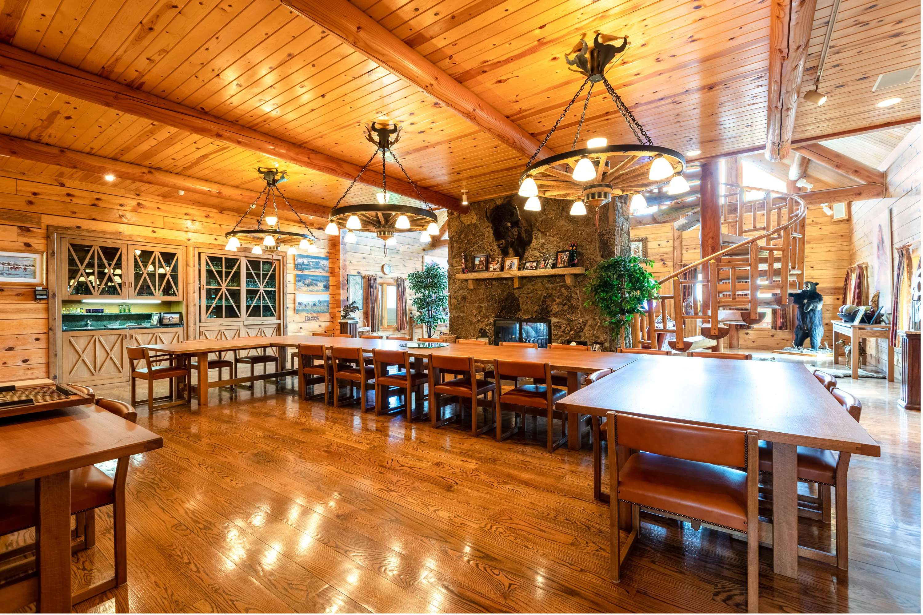 43 Rapid Creek Road, Sheridan, Wyoming 82801 - holy-cow-ranch-43-rapid-creek-road-sheridan-wyoming07_k7vaqd