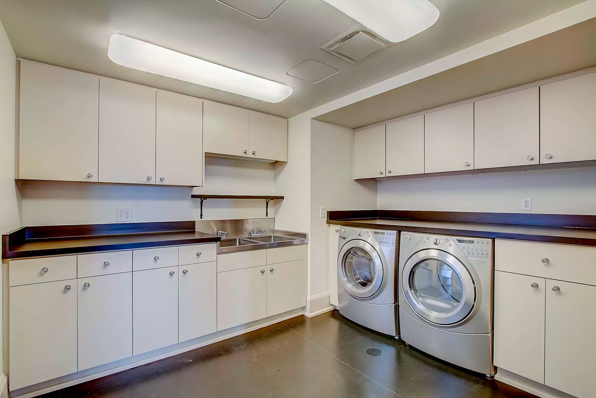 923 E Kilbourn Avenue, Milwaukee, Wisconsin 53202 - 923-east-kilbourn-avenue-unit-3200-milwaukee-wisconsin25_nabgi4