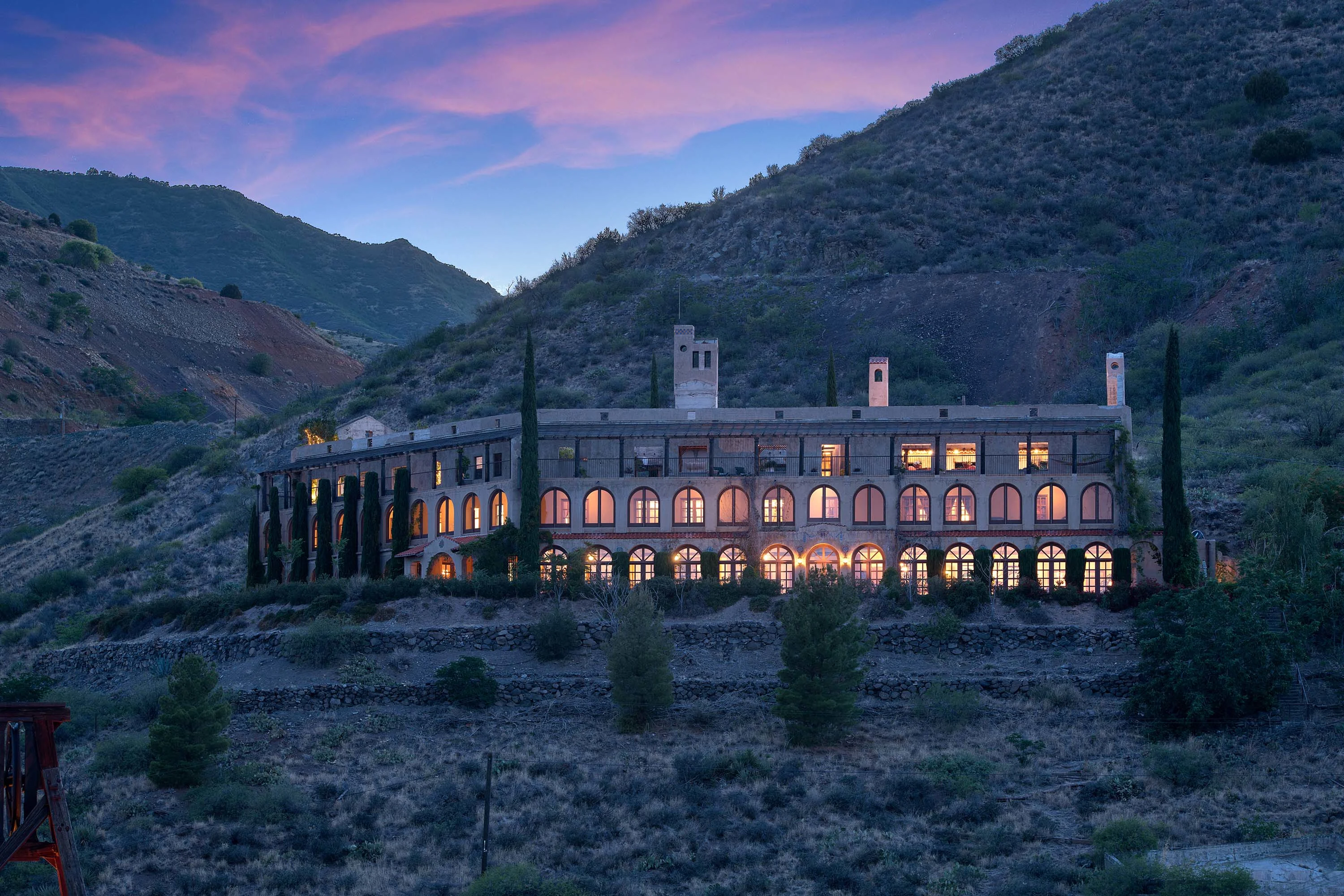 300 Upper Bell Road, Near Sedona, Arizona 86331 - 300-upper-bell-road-jerome-arizona01_awzrcz
