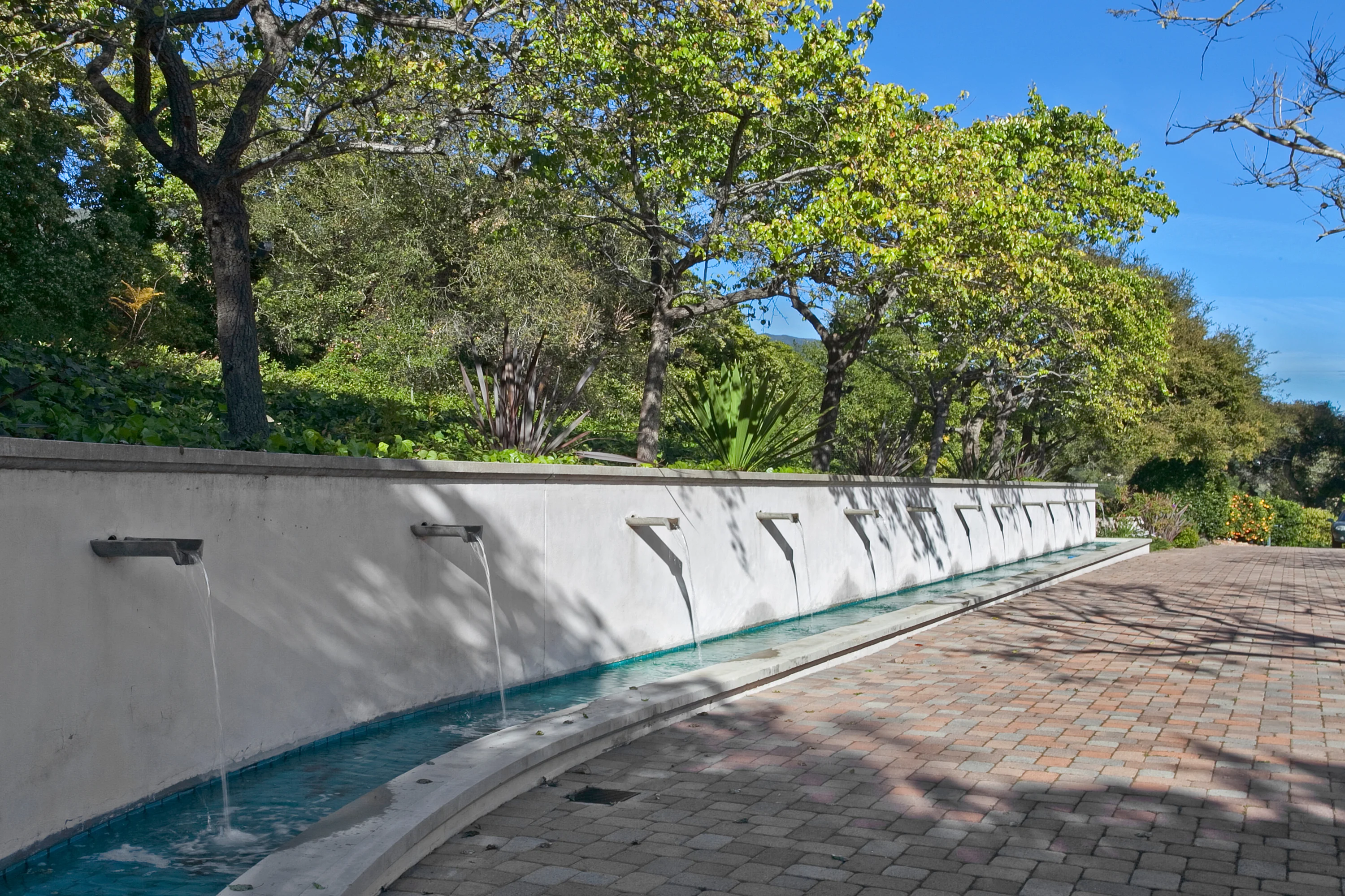 859 Picacho Lane, Montecito, California  - 859-picacho-lane-santa-barbara-california04_crzag9