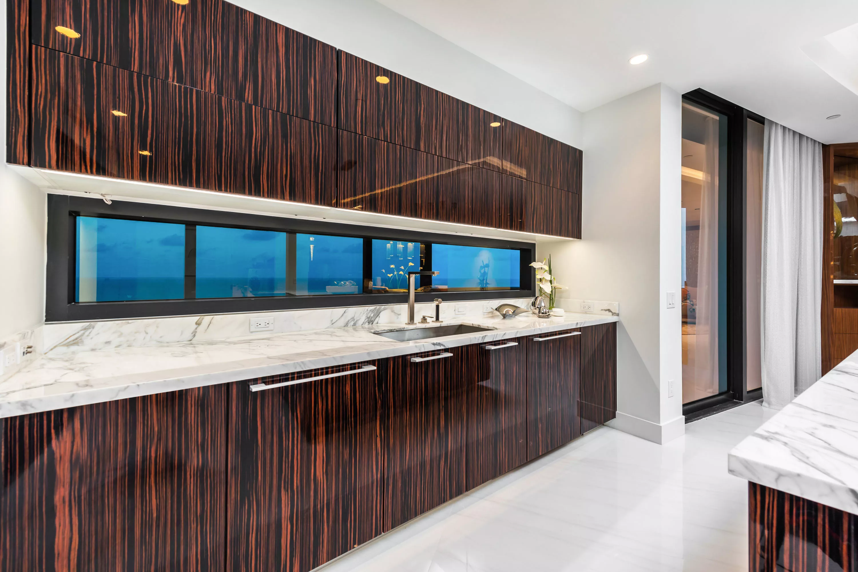 18555 Collins Avenue Apt 3605, Porsche Design Tower, Miami, Florida 33160 - porsche-design-tower-residence-3605-18555-collins-avenue-sunny-isles-beach-florida12_gsyaco