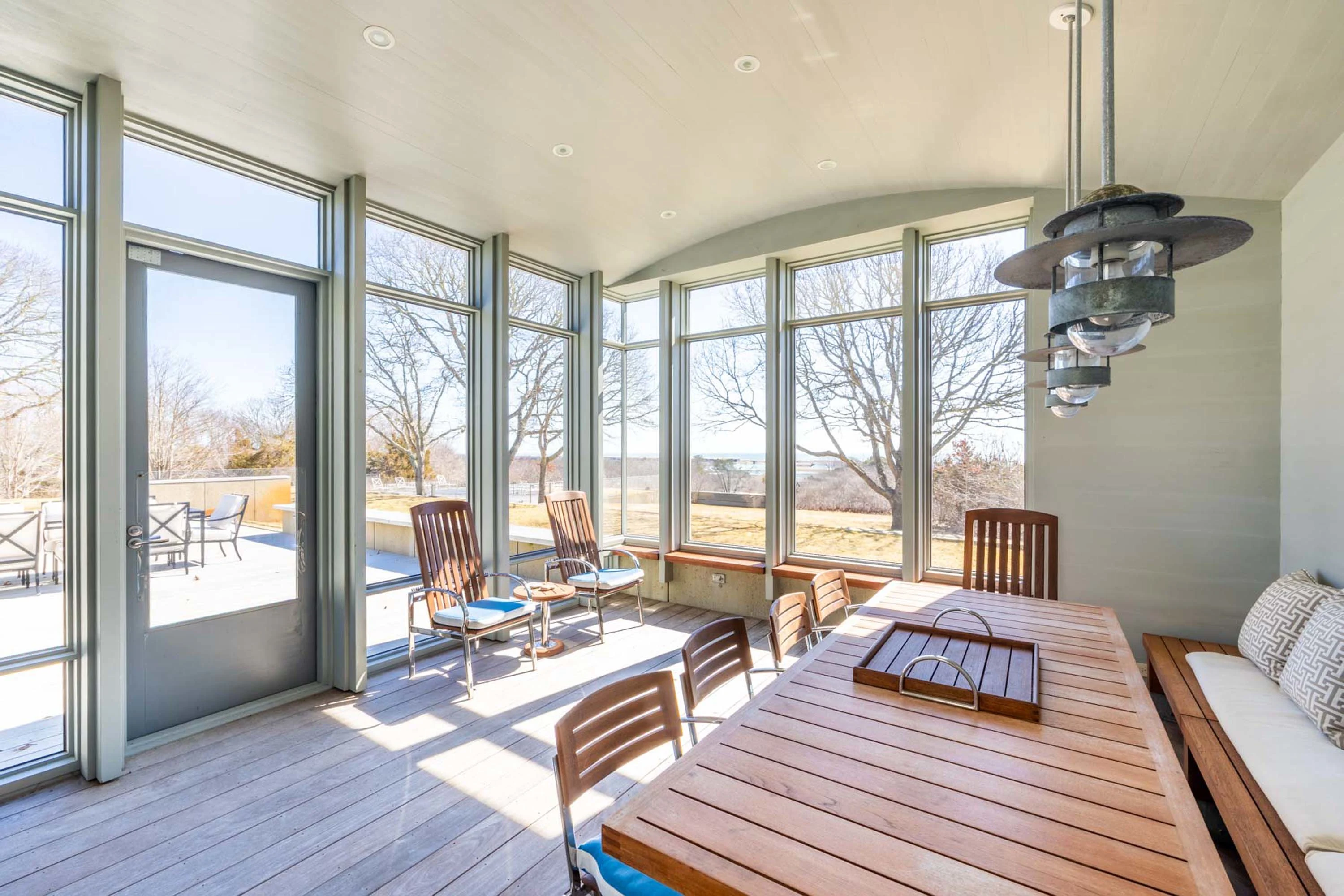 Chilmark House | 8 Snail Road, Chilmark, Martha's Vineyard, Massachusetts 02535 - 34_-_Screened_Porch_1_ornf1y