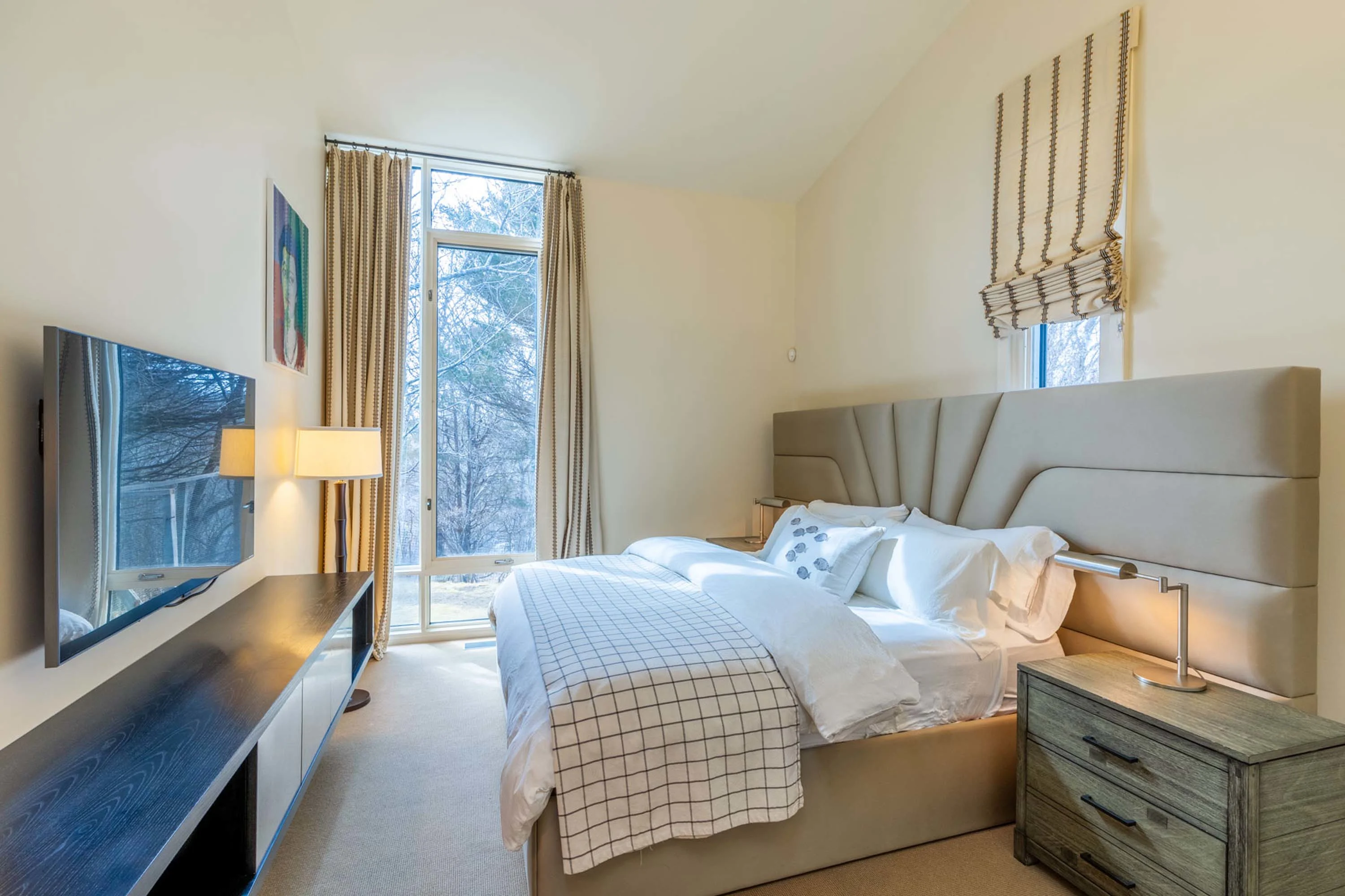 Chilmark House | 8 Snail Road, Chilmark, Martha's Vineyard, Massachusetts 02535 - 32_-_Guest_Bedroom_1_ixdp9u